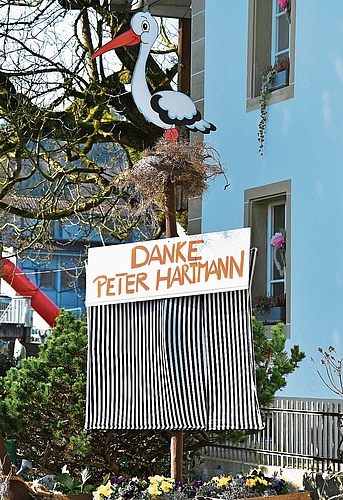 Eine Art «Storchen-Denkmal» für Storchenvater Peter Hartmann im Dorf.Bild: Janine Mueller