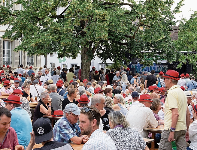 Am frühen Abend war der Alte Postplatz bereits voll besetzt. Am frühen Abend war der Alte Postplatz bereits voll besetzt.
