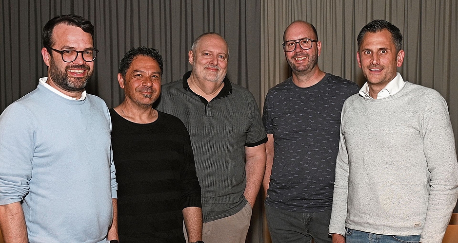 Die Neumitglieder (von links): Ivo Bolliger-Voger (Immo Bolliger AG), Maurizio Fella (Schriftart Fella Gmbh), Claudio Romere (c.romere, Ingenieurbüro), Mike Buchschacher (Schriftart Fella Gmbh) und Stefano Di Giusto (Burki Scherer).Bild: Manuel Arno Die Neumitglieder (von links): Ivo Bolliger-Voger (Immo Bolliger AG), Maurizio Fella (Schriftart Fella Gmbh), Claudio Romere (c.romere, Ingenieurbüro), Mike Buchschacher (Schriftart Fella Gmbh) und Stefano Di Giusto (Burki Scherer).Bild: Manuel Arnold