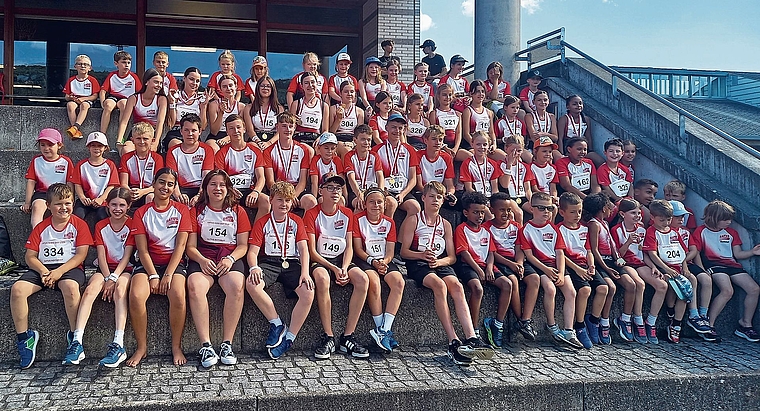 Nach einem langen und warmen Wettkampftag ging der Anlass mit dem gemeinsamen Gruppenfoto zu Ende.Bild: Katherine Barnetta