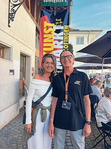 Evi und Pitsch Geissbühler vor ihrer Galerie an der Bärengasse 6. Evi und Pitsch Geissbühler vor ihrer Galerie an der Bärengasse 6.