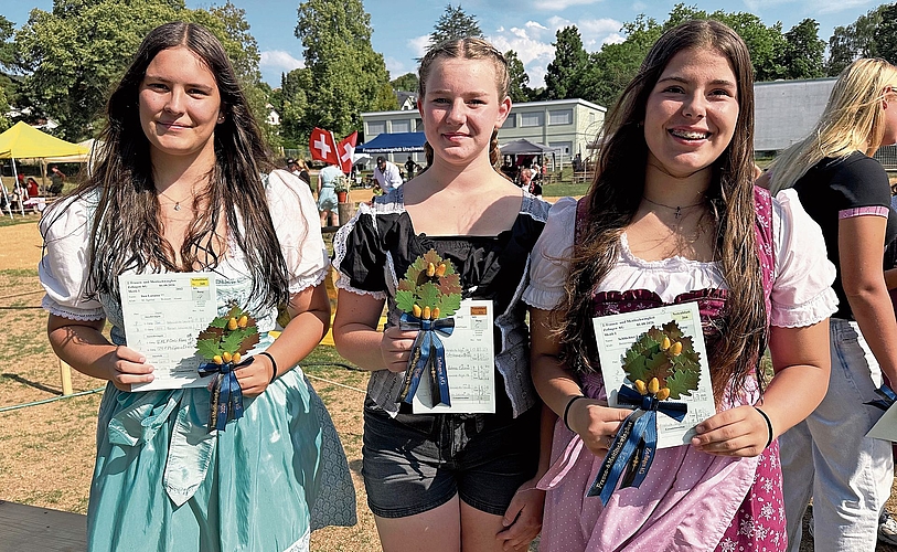 Laraina Iten, 4. Rang, Ronja Bieneck (6.) und die Siegerin Meitli 1, Laura Schlüchter (von links).Bild: Jil Lüscher Laraina Iten, 4. Rang, Ronja Bieneck (6.) und die Siegerin Meitli 1, Laura Schlüchter (von links).Bild: Jil Lüscher