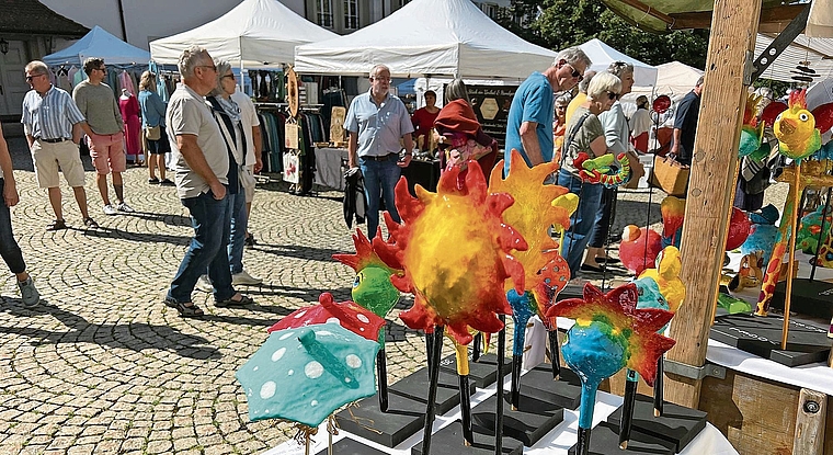 Am Wochenende verwandelt sich die Altstadt in eine bunte Galerie.Bild: Archiv Kaspar Flückiger