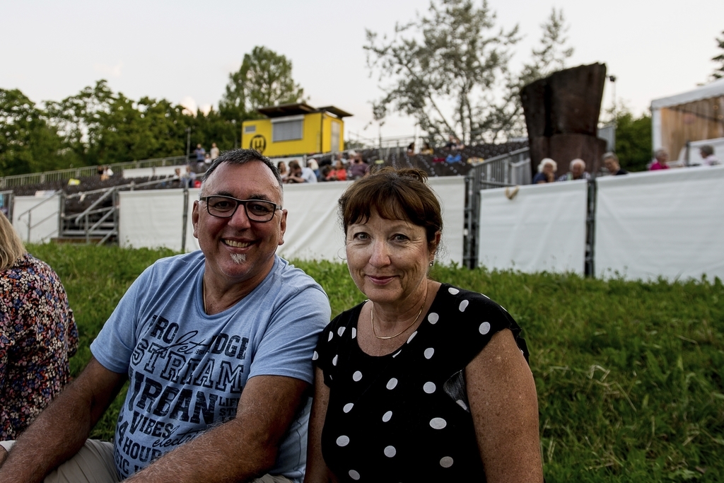 Ein Freilichtkino mit vorbeifahrenden Zügen und Wasserrauschen erlebten Tomas und Esther Zwyer in Zürich. «In Luzern bedeutet das Open Air Entspannung pur», meinten sie.