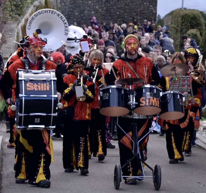 Die Chriesischteiknakker führten den Fasnachtsumzug durch das Dorf an.
Die Chriesischteiknakker führten den Fasnachtsumzug durch das Dorf an.