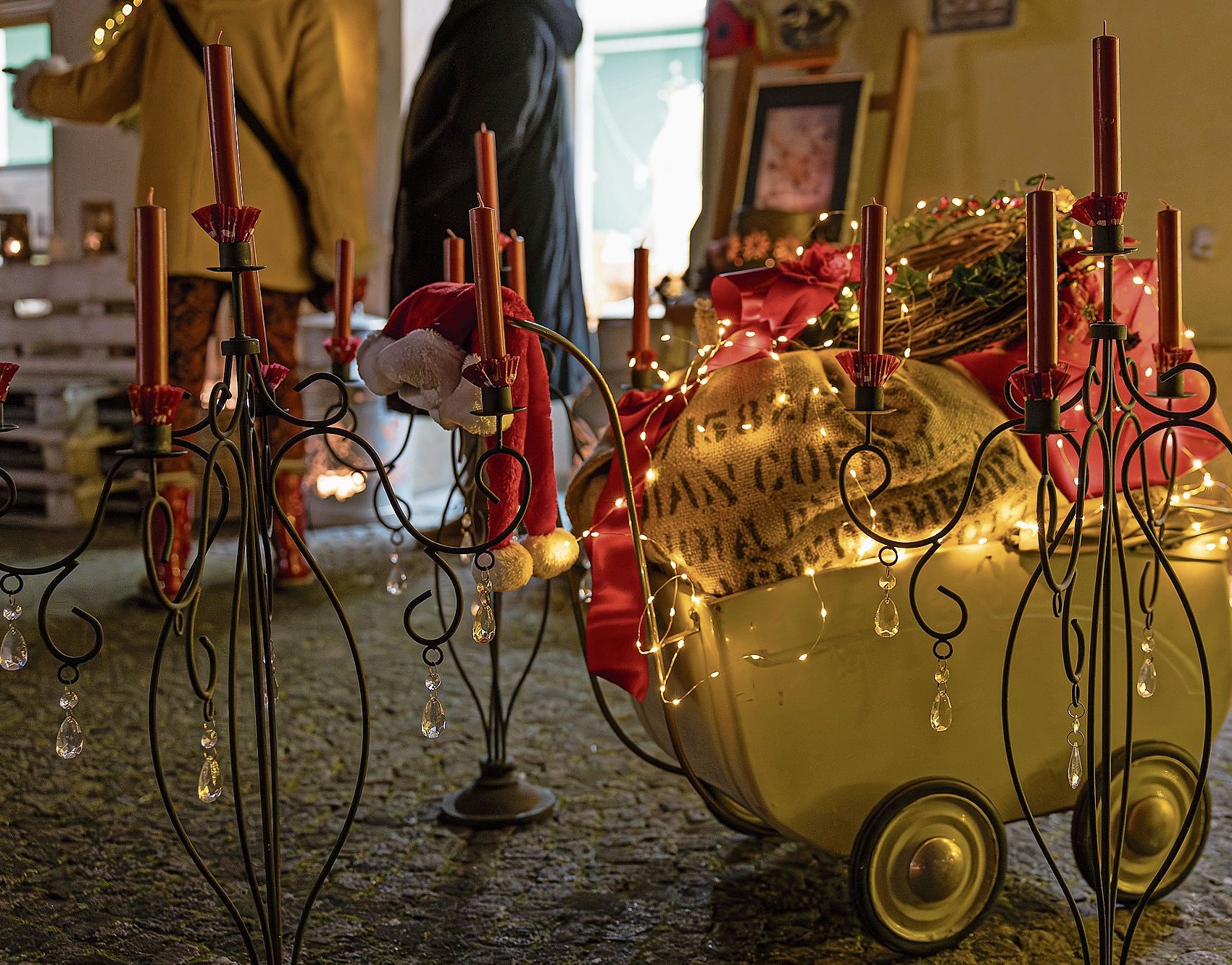 Nostalgisch - ein alter Kinderwagen.