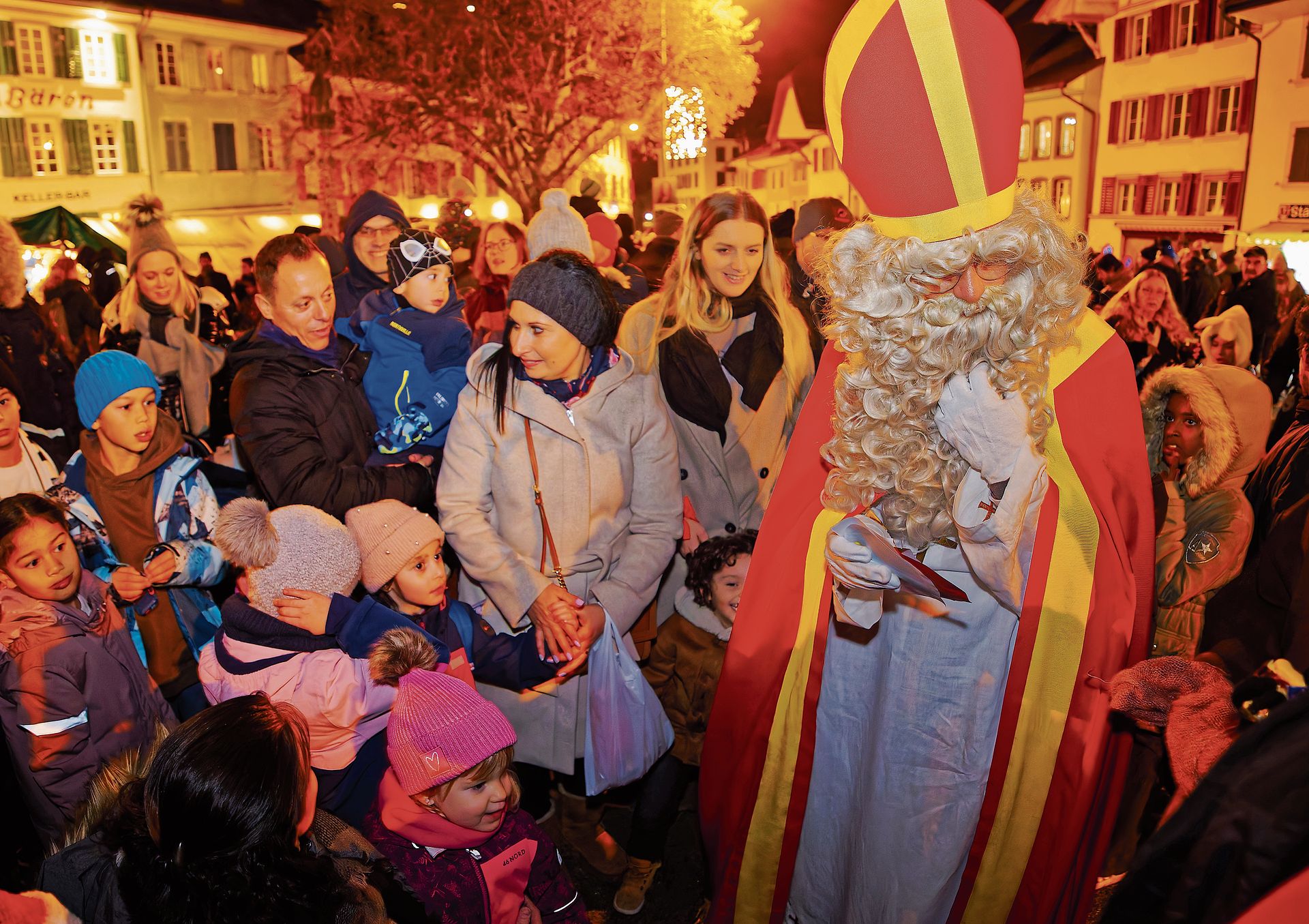 Der traditionelle Chlauseneinzug zog viele Familien an.Bilder: André Albrecht