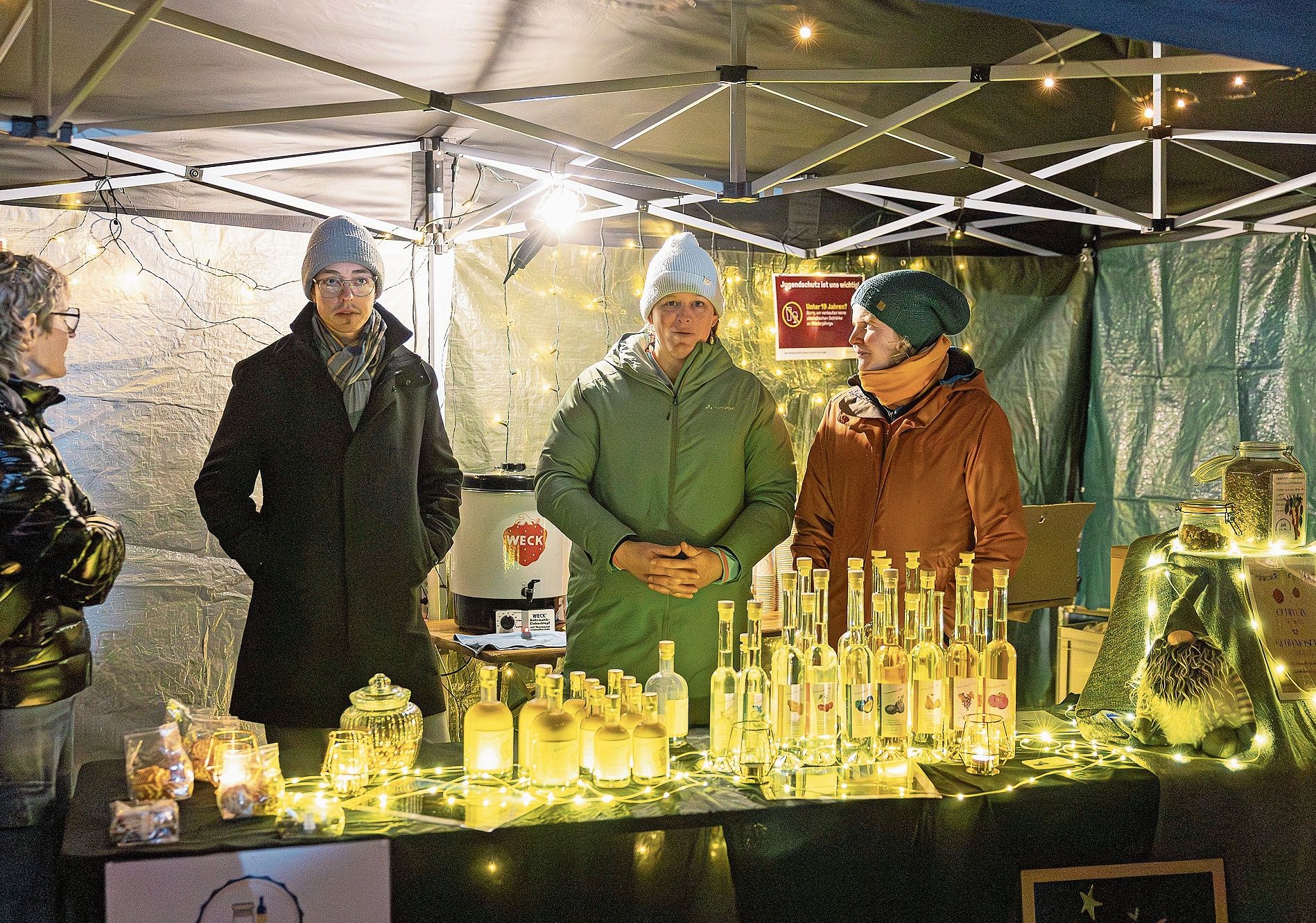 Schnaps statt Food Waste - mit tollem Ergebnis. Schnaps statt Food Waste - mit tollem Ergebnis.