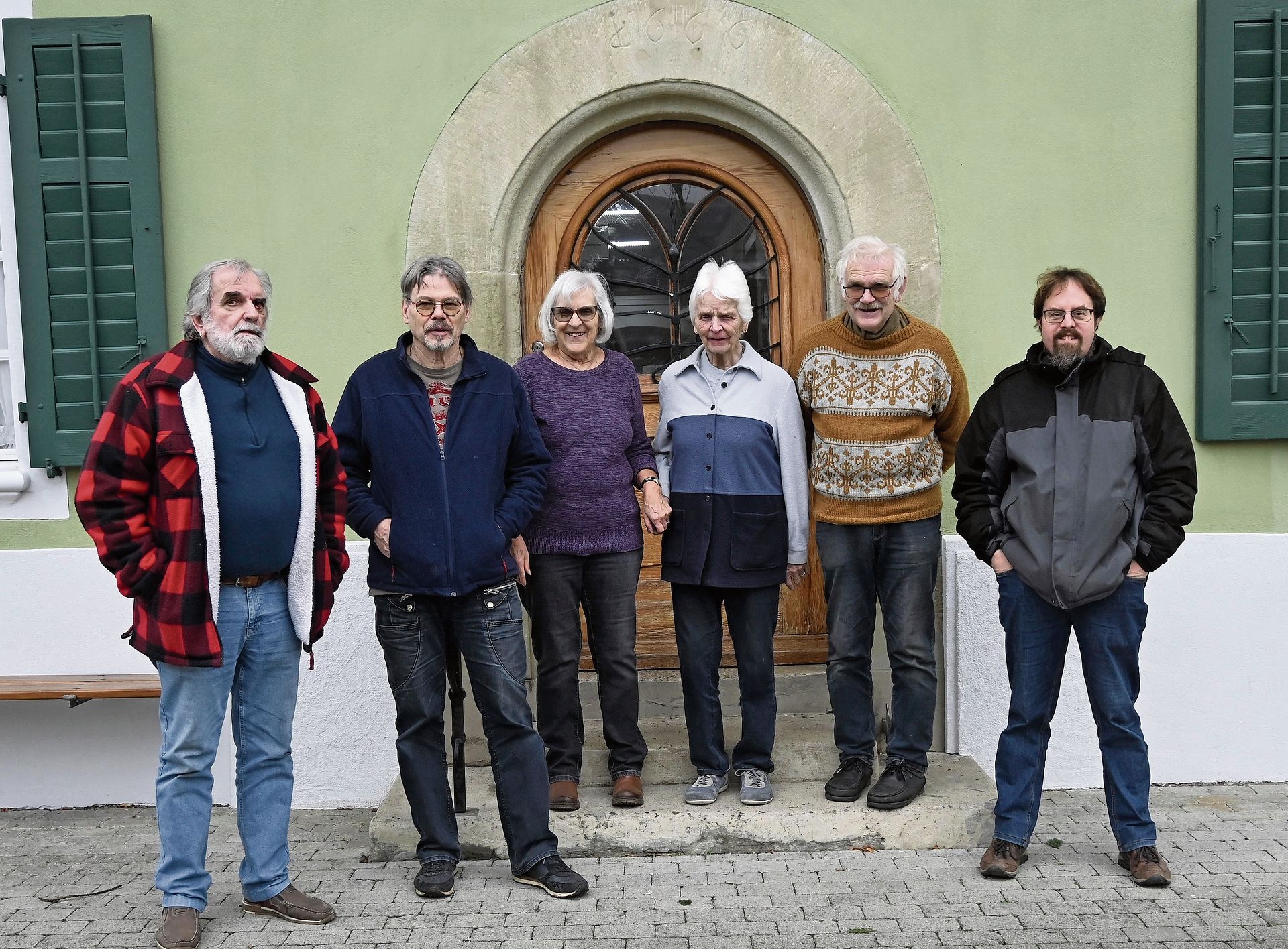 Das heutige Löwen-Team (v.l.): Rolf Obrecht, André Glinz, Amanda Dick, Elisabeth Hubeli, Beat Hubeli und Mathias Baumann (Konservator). Auf dem Bild fehlen Markus Lütolf und Hansruedi Lüscher.Bild: Thomas Fürst