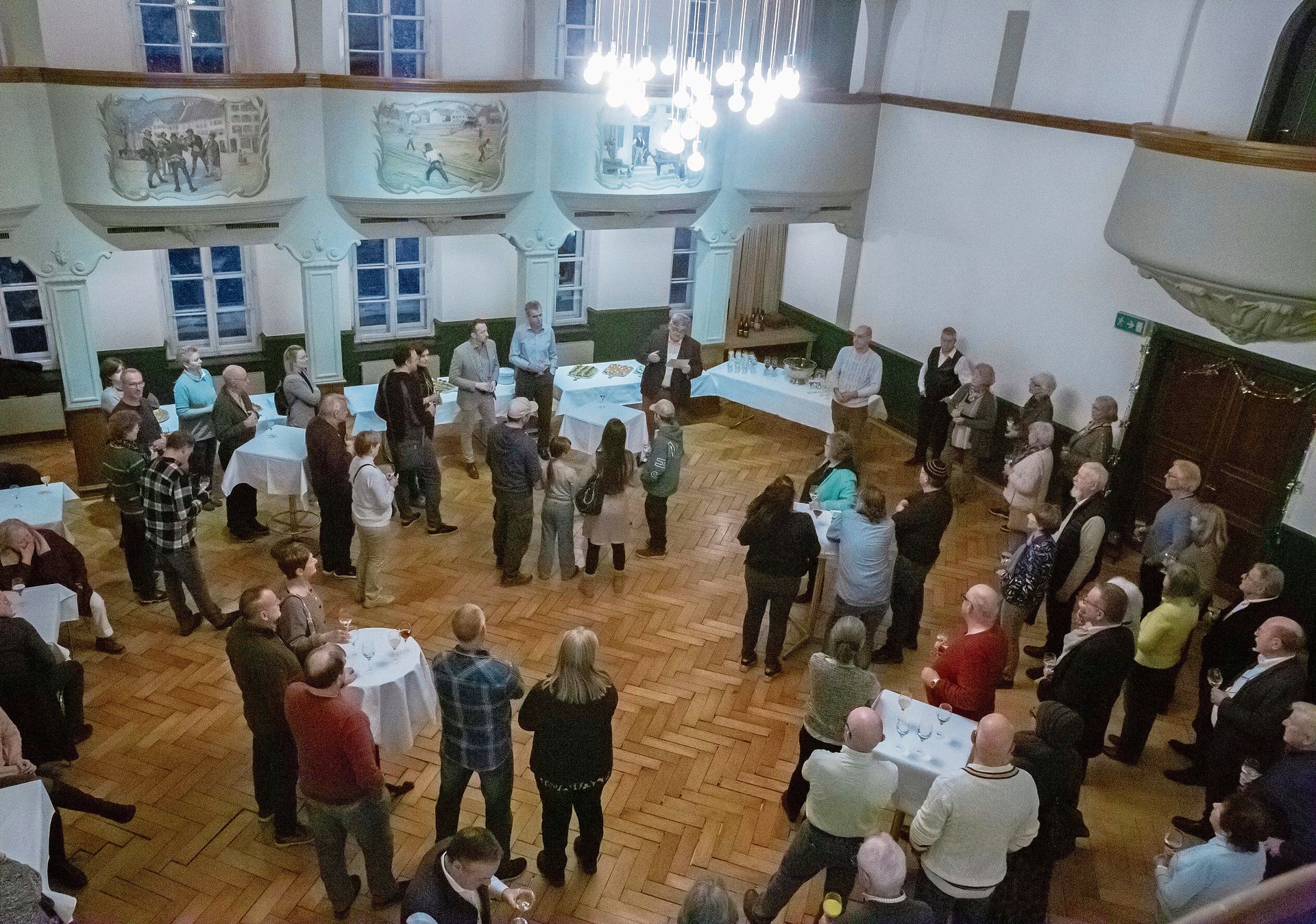 Rund 90 Aarburgerinnen und Aarburger folgten der Rede von Stadtpräsident Hans-Ulrich Schär am Neujahrsapéro im Bärensaal.