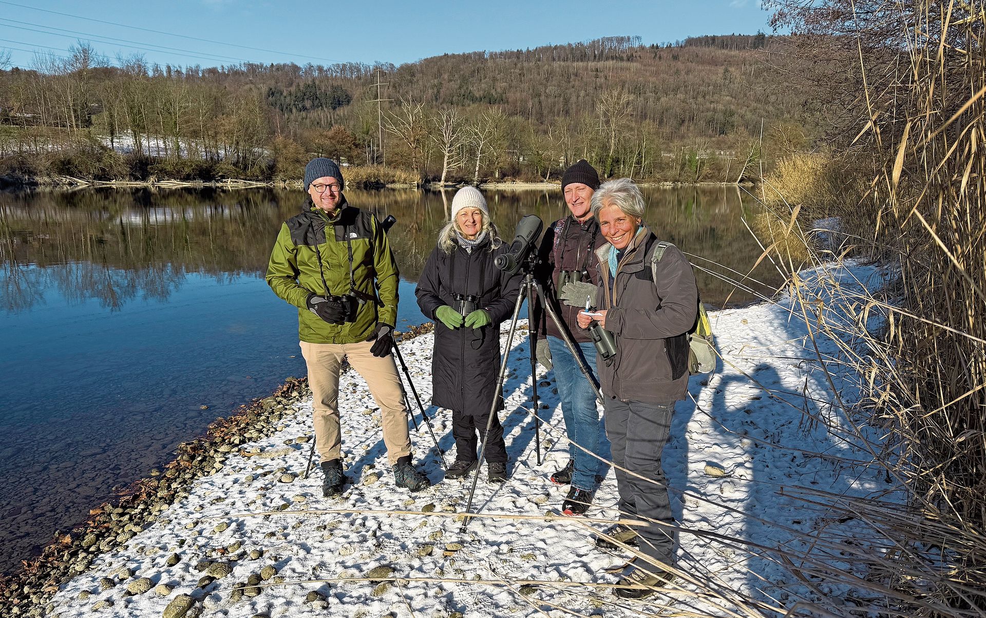 Auf Vogelpirsch (v.l.): Martin Fürer, Regula Stengele, Sven Leutwyler und Therese Plüss.Bild: Beat Rüegger / ornifoto.ch
