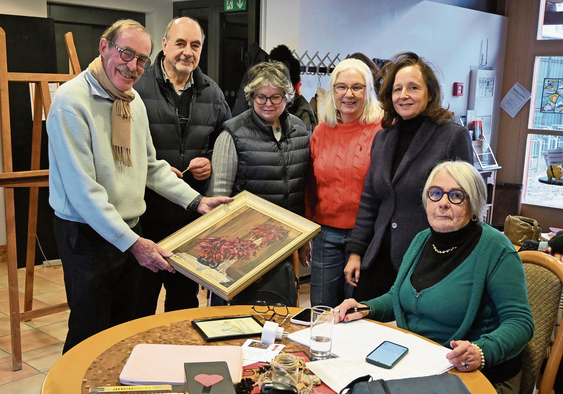 Estelle Segonds (2. v.r.) nahm sich zusammen mit zwei Onkeln und deren Ehefrauen sowie Museumsleiterin Gabriella Rüegger (3. v.r.) den Werken von Robert Hofer an.Bilder: thomas Fürst