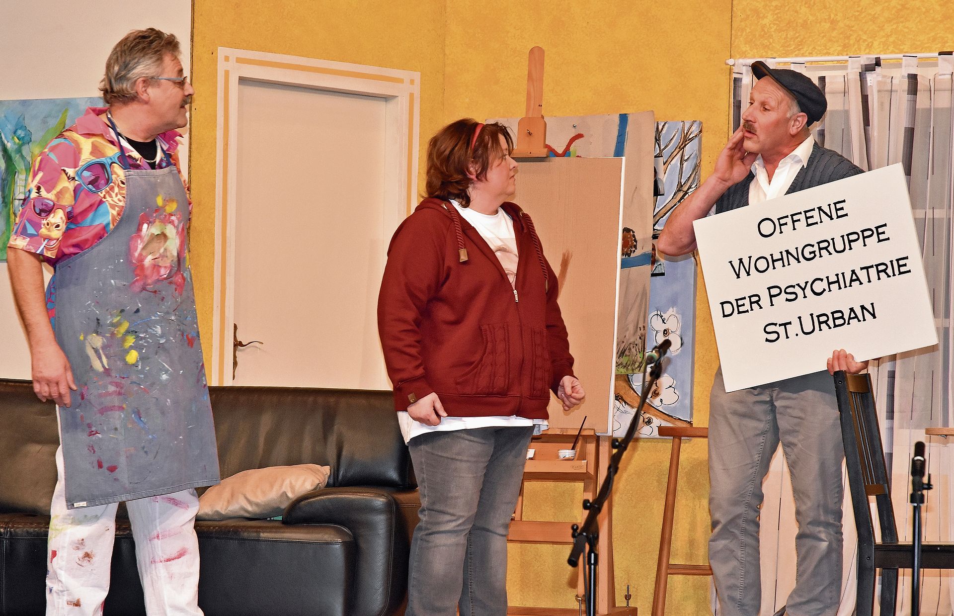 Der depressive Künstler Jean-Luc (Beat Bertschi) und Schlagerliebhaberin Marianne (Sonja Hunziker) beauftragten Richi (Willy Bolliger) das Schild vor dem Eingang der Psychiatrie zu demontieren.