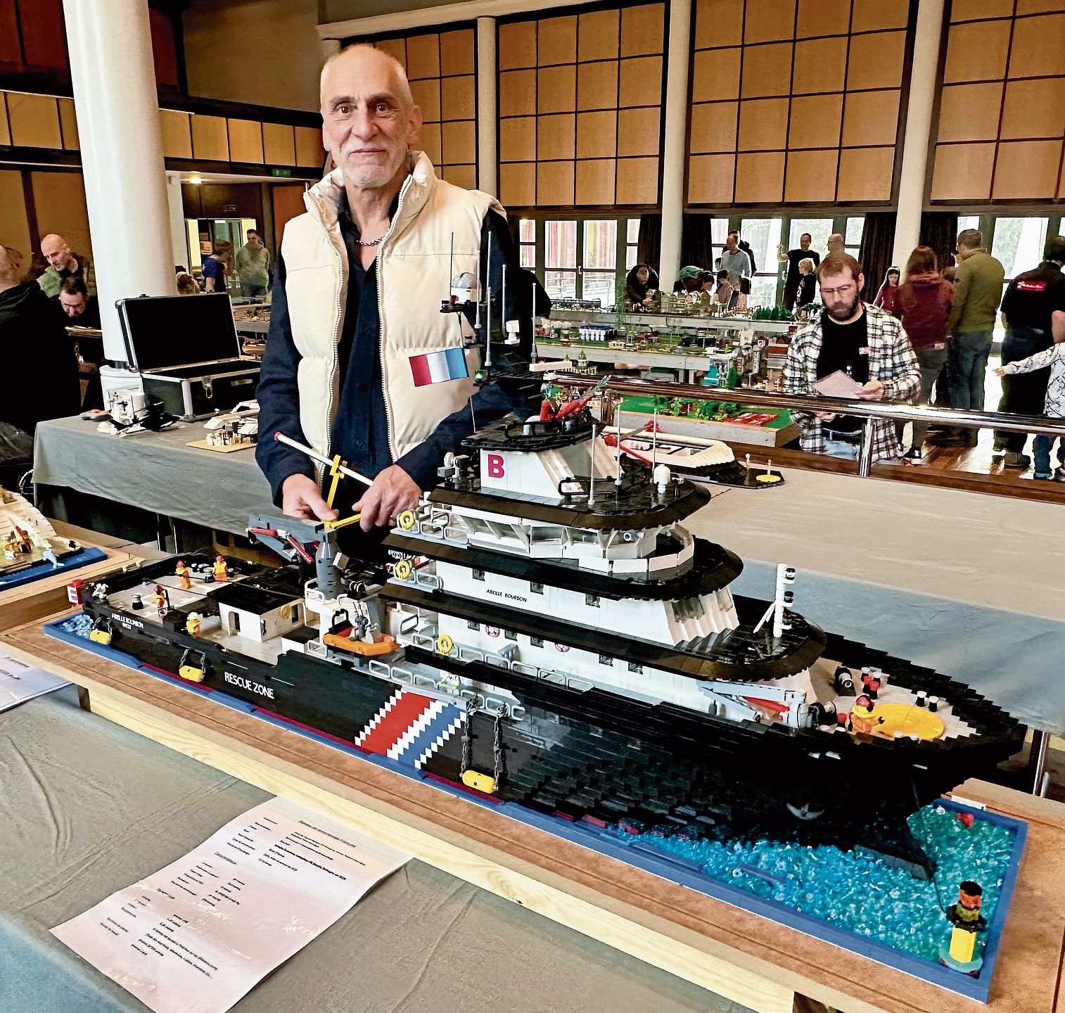 Ein fantastisches Schiff unter französischer Flagge.