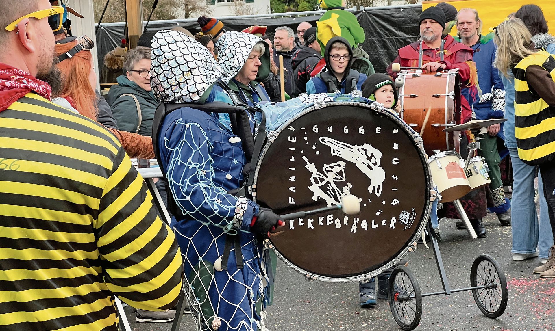 Laut und fröhlich wurde es mit der Familienguggenmusik «Rekkebrägler Rickenbach».