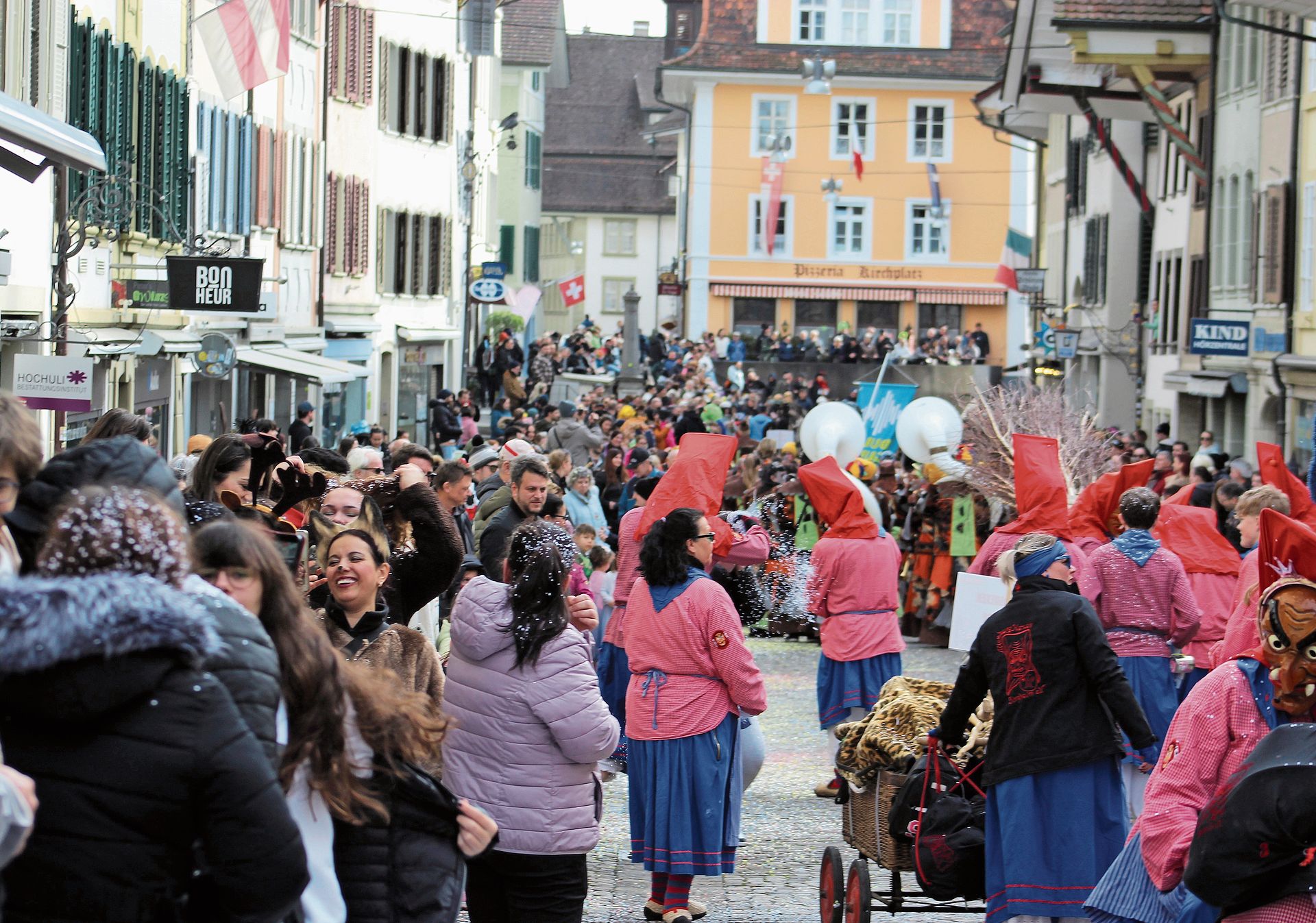 Beste Stimmung und volle Gassen in der Zofinger Altstadt.