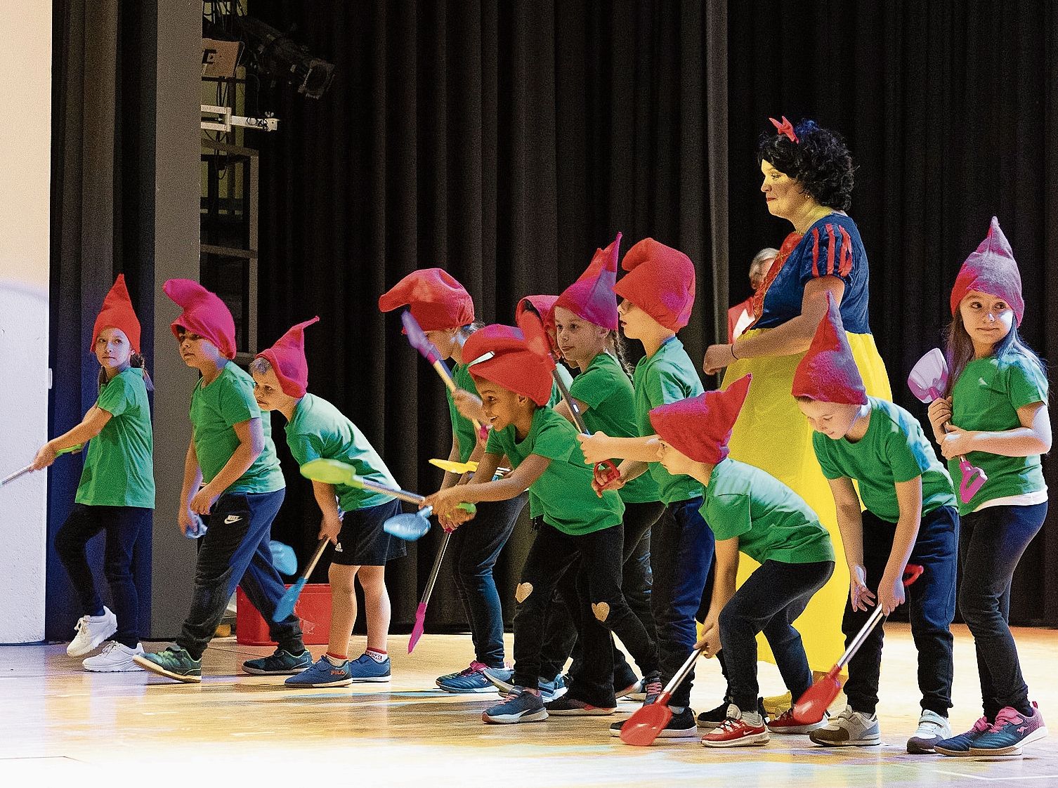 Schneewittchen und ganz viele Zwerge. Schneewittchen und ganz viele Zwerge.