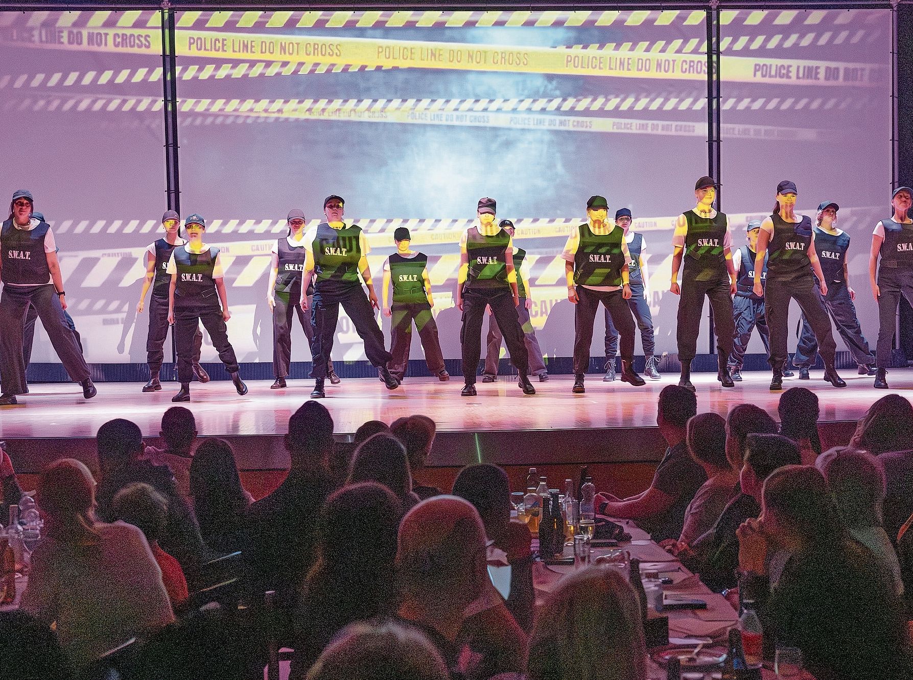 Die aktiven Brittnauer Damenturner kamen als Swat-Team. Die aktiven Brittnauer Damenturner kamen als Swat-Team.