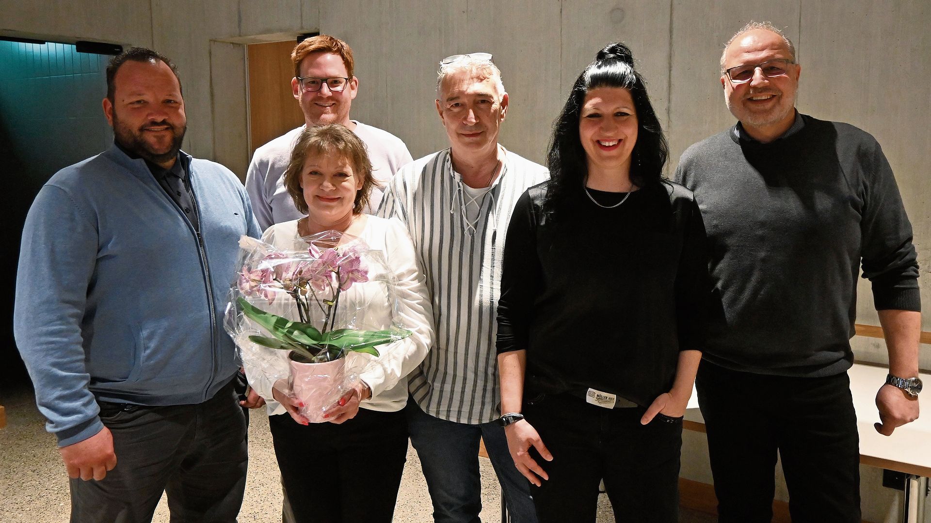 Der alte und neue Vorstand des Gewerbevereins Rothrist (v.l.): Andy Bühler, Thomas Werner  (neu), Mela und Mauro De Salvador sowie die neue Präsidentin Andrea Müller und ihr Vorgänger Kurt Moor. Es fehlt: Marianne Kamber.Bilder: thomas Fürst