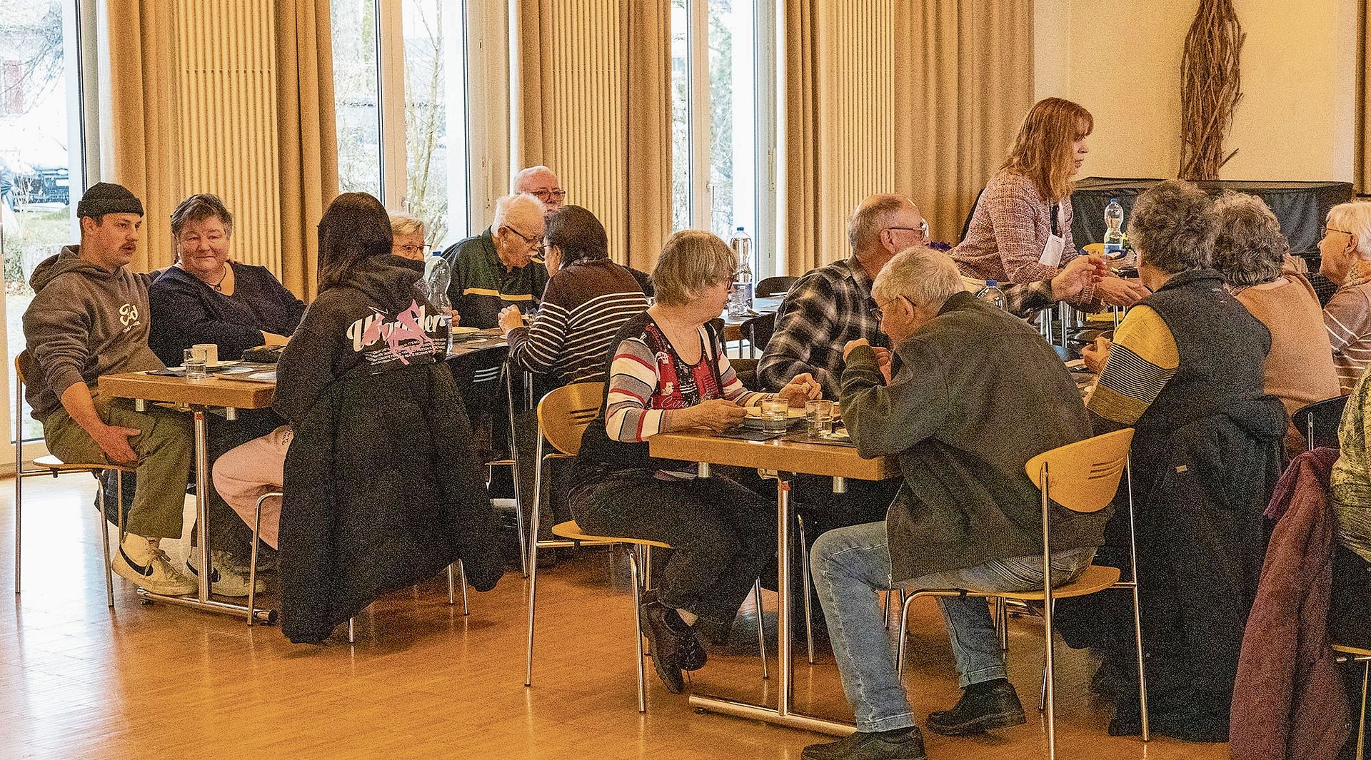 Das reformierte Kirchgemeindehaus füllte sich stetig mit Gästen.BildER: Regina Lüthi