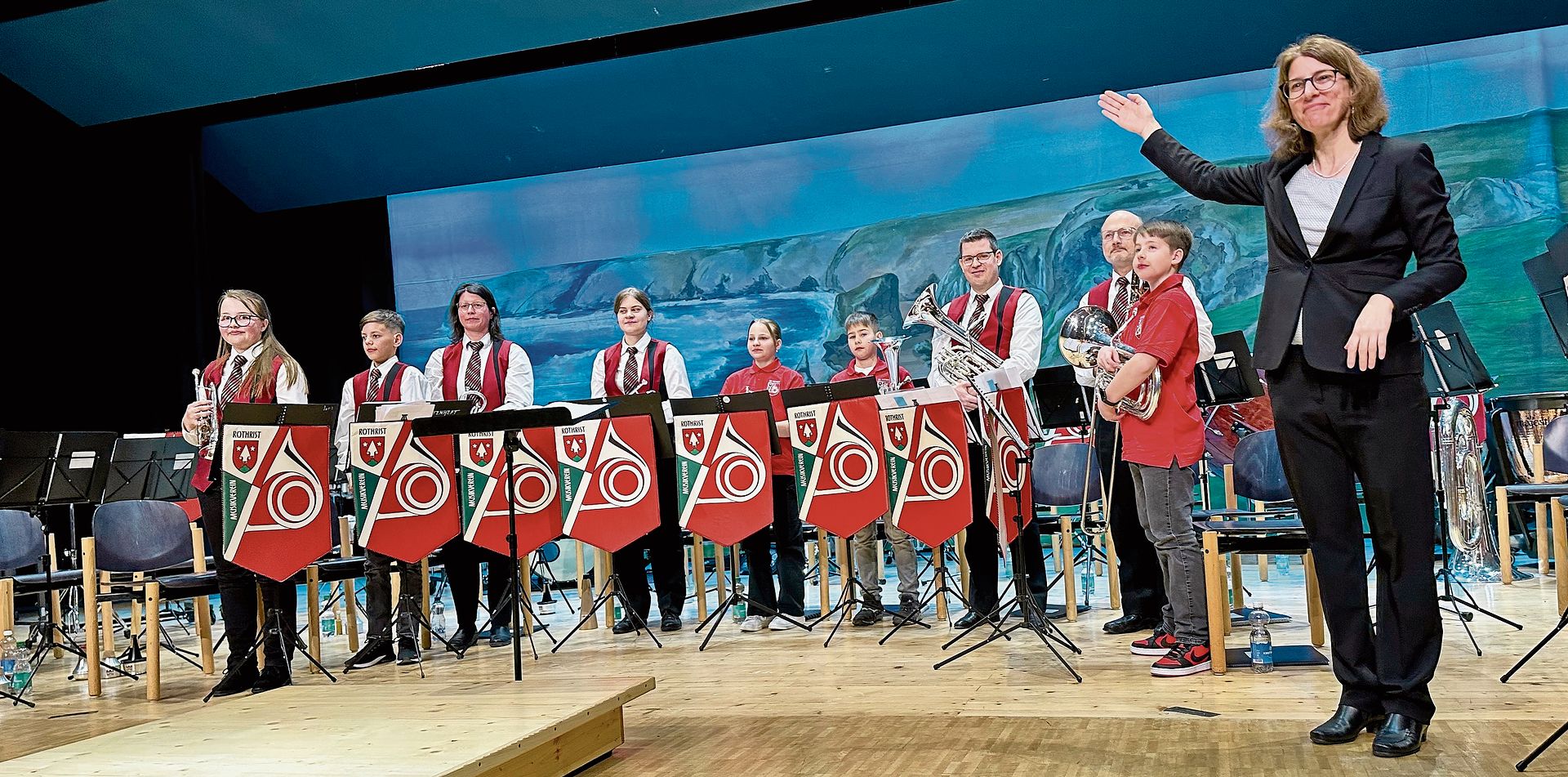 Irmgard Ripfel mit dem Jugendensemble Minibrassers. Irmgard Ripfel mit dem Jugendensemble Minibrassers.