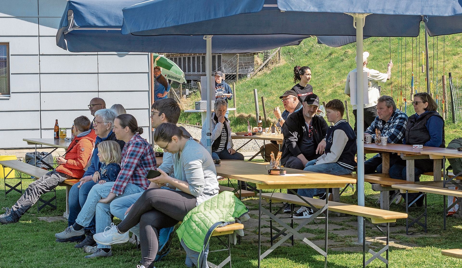 Die Festwirtschaft füllte sich stetig.