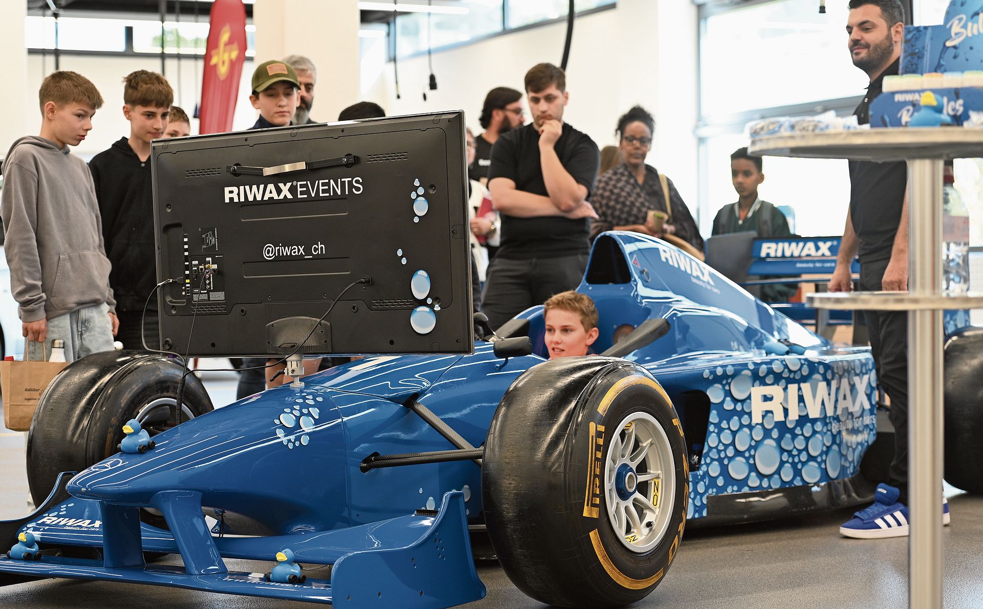 Der Formel-1-Simulator stand bei den Kindern und Jugendlichen hoch im Kurs.