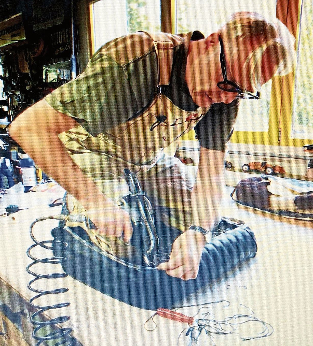 Autosattler Rudy Nafzger bei der Arbeit. Bild: zvg Autosattler Rudy Nafzger bei der Arbeit. Bild: zvg
