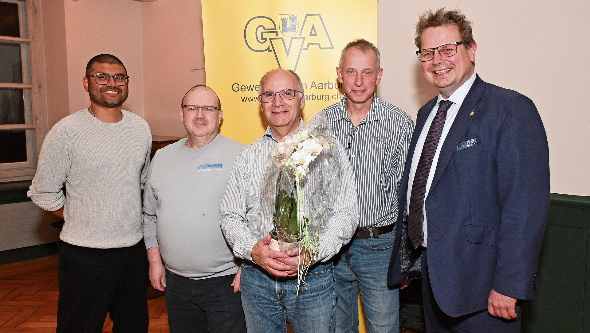 Der neue Vorstand des Gewerbevereins Aarburg mit seinem ehemaligen Präsidenten (von links): Sury Hilfiker, Daniel Mahler, Ehrenmitglied Paul Jenny, Martin Hofstetter, Arne Jaksch. Es fehlt: Präsident Bruno Lustenberger.Bilder: zvg