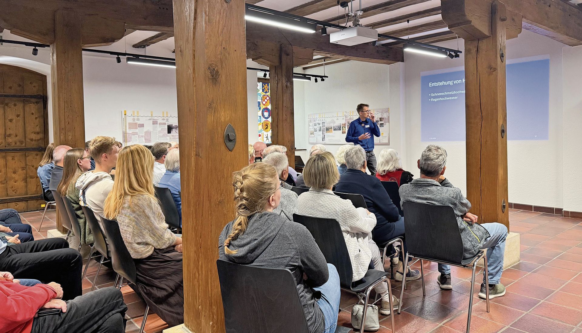 Der Historiker und Lehrer Aleksander Jauk während seines Referats zu Hochwassern in Aarburg.Bild: PG, Museum Aarburg Der Historiker und Lehrer Aleksander Jauk während seines Referats zu Hochwassern in Aarburg.Bild: PG, Museum Aarburg