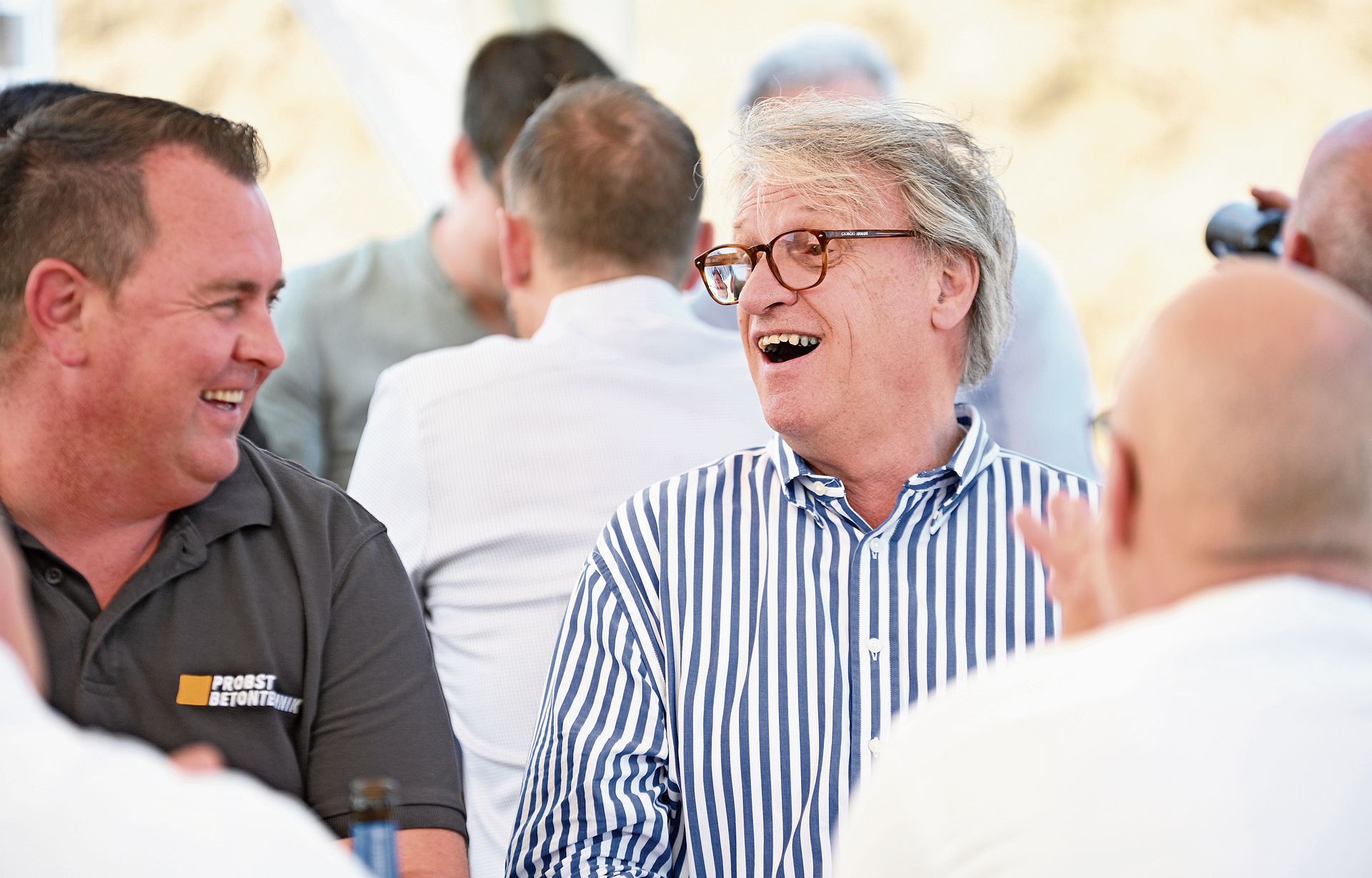 Jean-Marc Probst (rechts) im Gespräch mit Fabian Wirz, Führungskraft bei der Probst Betontechnik AG. Jean-Marc Probst (rechts) im Gespräch mit Fabian Wirz, Führungskraft bei der Probst Betontechnik AG.