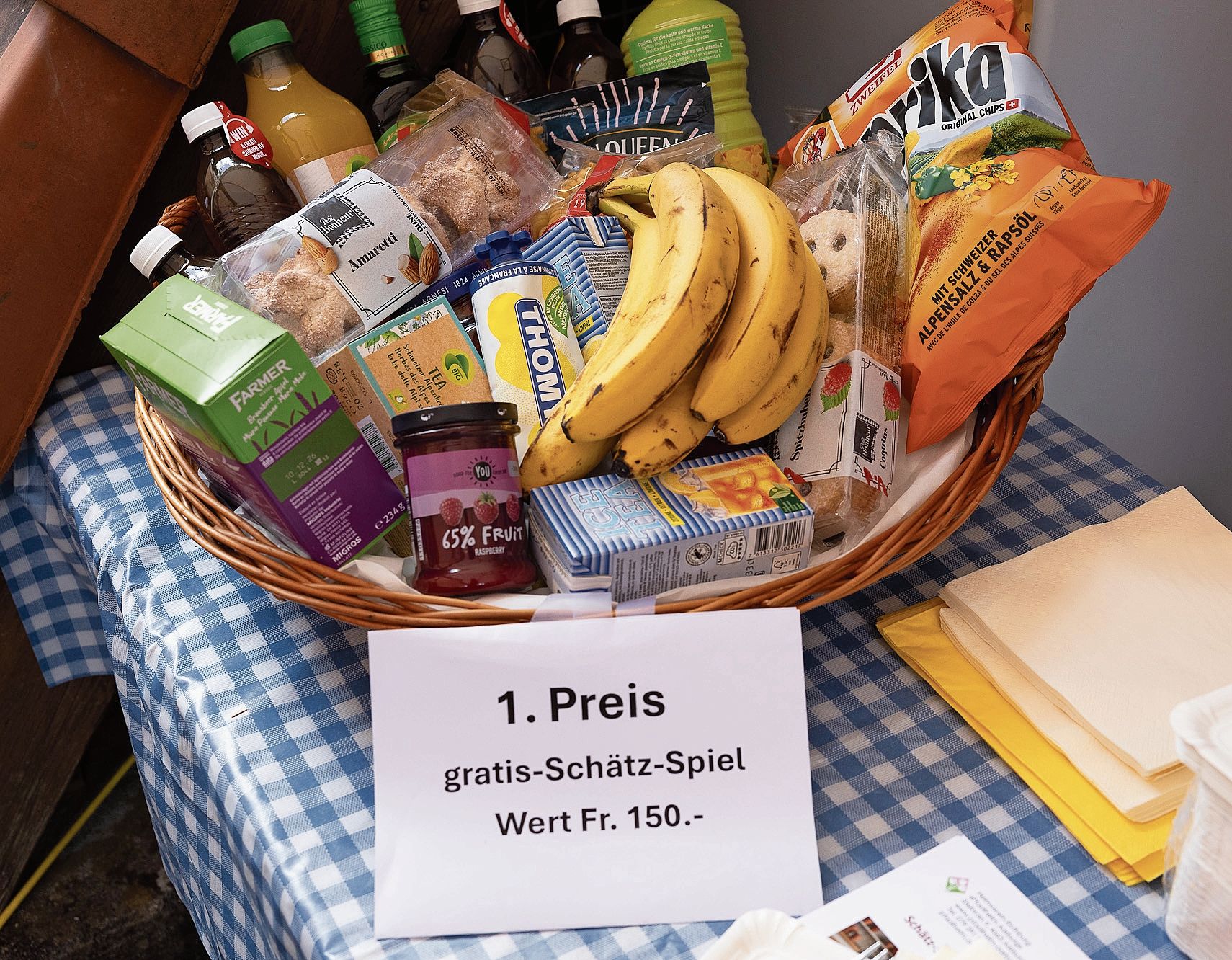 Der Geschenkkorb wartete auf einen neuen Besitzer. Der Geschenkkorb wartete auf einen neuen Besitzer.