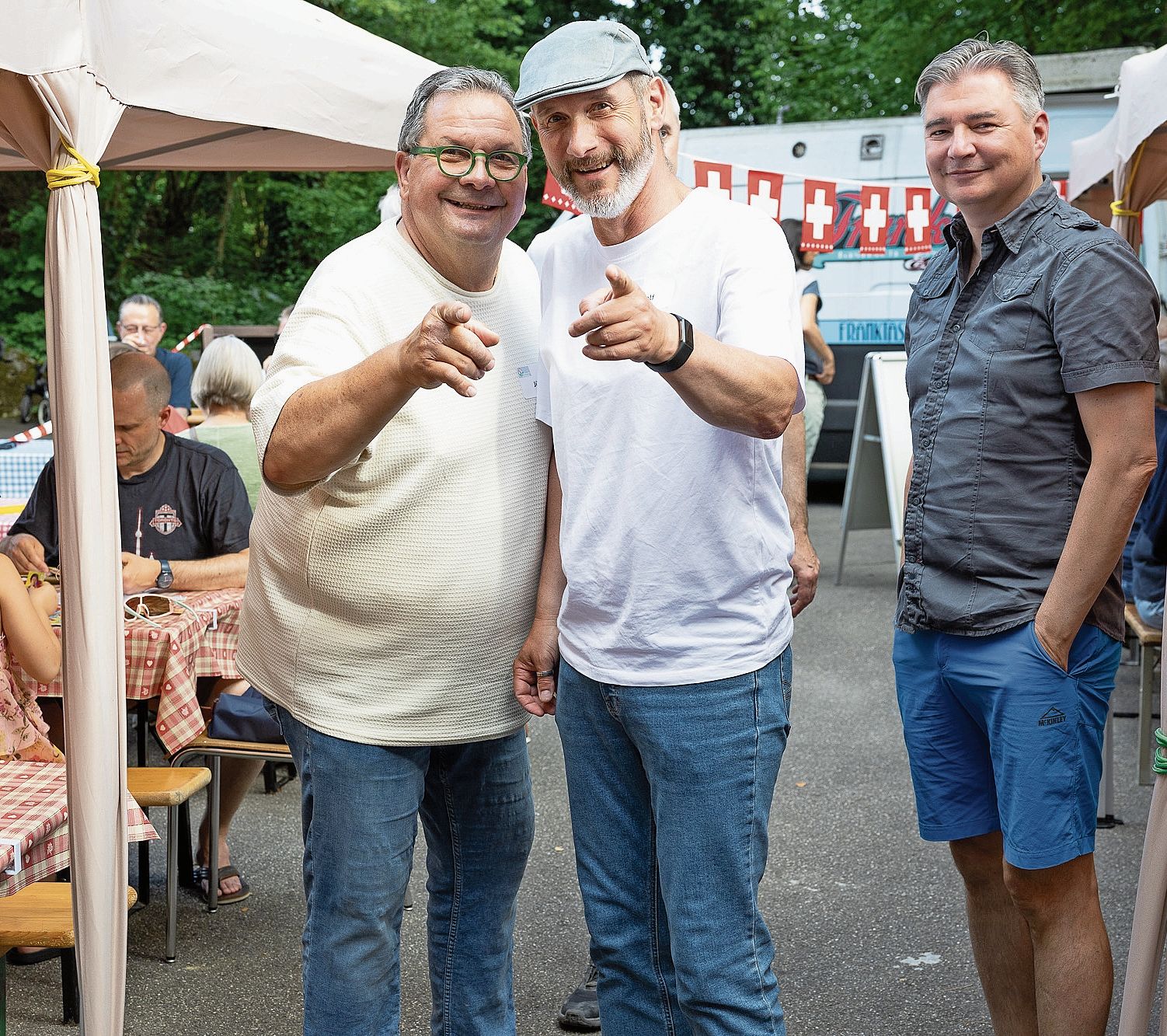 Gastgeber Jürg Mosimann (links) und Vorstandsmitglied Rolf Andres in bester Stimmung. Gastgeber Jürg Mosimann (links) und Vorstandsmitglied Rolf Andres in bester Stimmung.