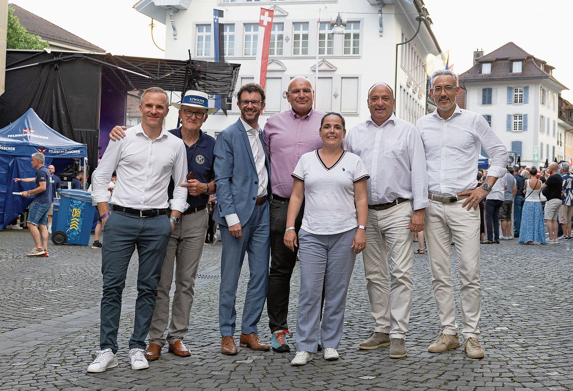 Prominenter Besuch am NOMZ (v.l.): Fabio Mutti, Standortleiter UBS; OK-Präsident Walti Bloch, Philipp Hägeli, Governor Kiwanis; Grossratspräsident Urs Plüss, Regierungsrätin Martina Bircher, Regierungsrat Markus Dieth und André Spicher, Regiona Prominenter Besuch am NOMZ (v.l.): Fabio Mutti, Standortleiter UBS; OK-Präsident Walti Bloch, Philipp Hägeli, Governor Kiwanis; Grossratspräsident Urs Plüss, Regierungsrätin Martina Bircher, Regierungsrat Markus Dieth und André Spicher, Regionaldirektor UBS.
