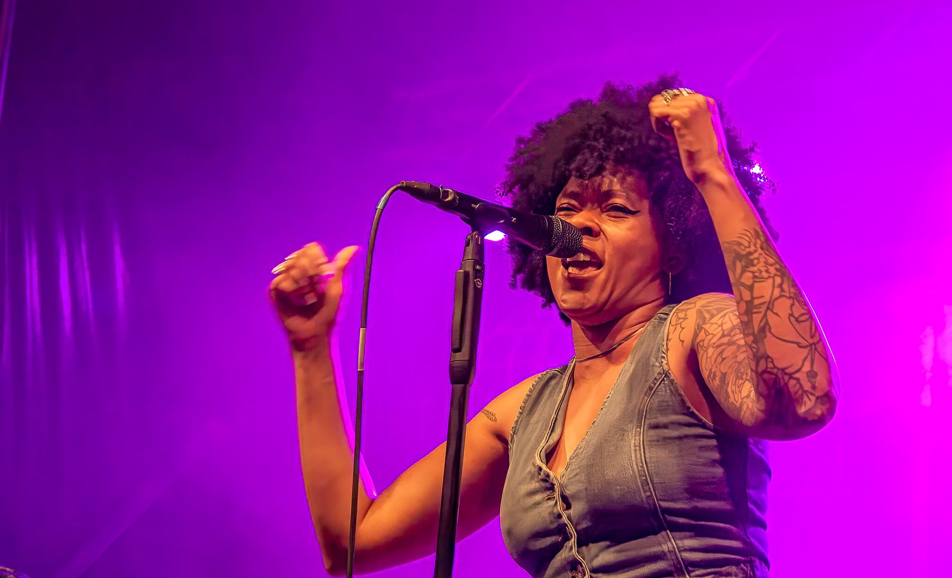 Nikki Hill - mehr Power und Stimmgewalt geht nicht. Sie riss als Schlussact die Bühne ab.Bilder: Regina und Patrick Lüthi Nikki Hill - mehr Power und Stimmgewalt geht nicht. Sie riss als Schlussact die Bühne ab.Bilder: Regina und Patrick Lüthi