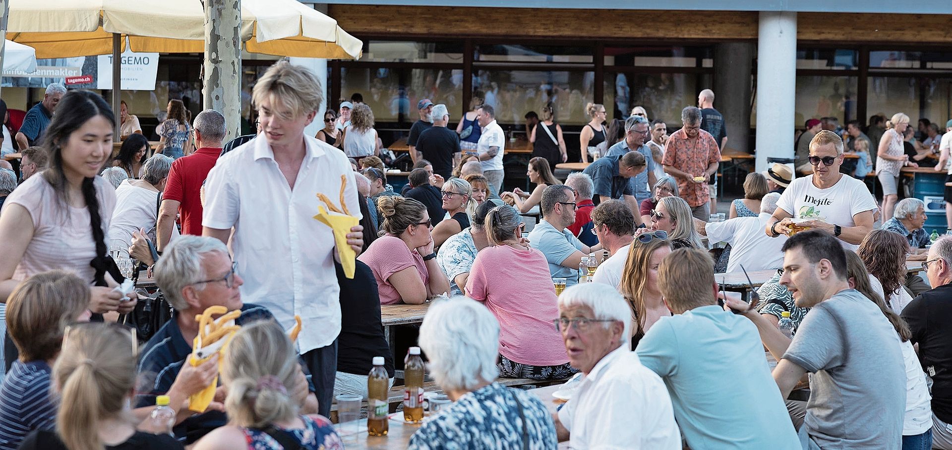 Der Platz vor dem Gemeindesaal trug viel zum ohnehin schon einzigartigen Ambiente bei.