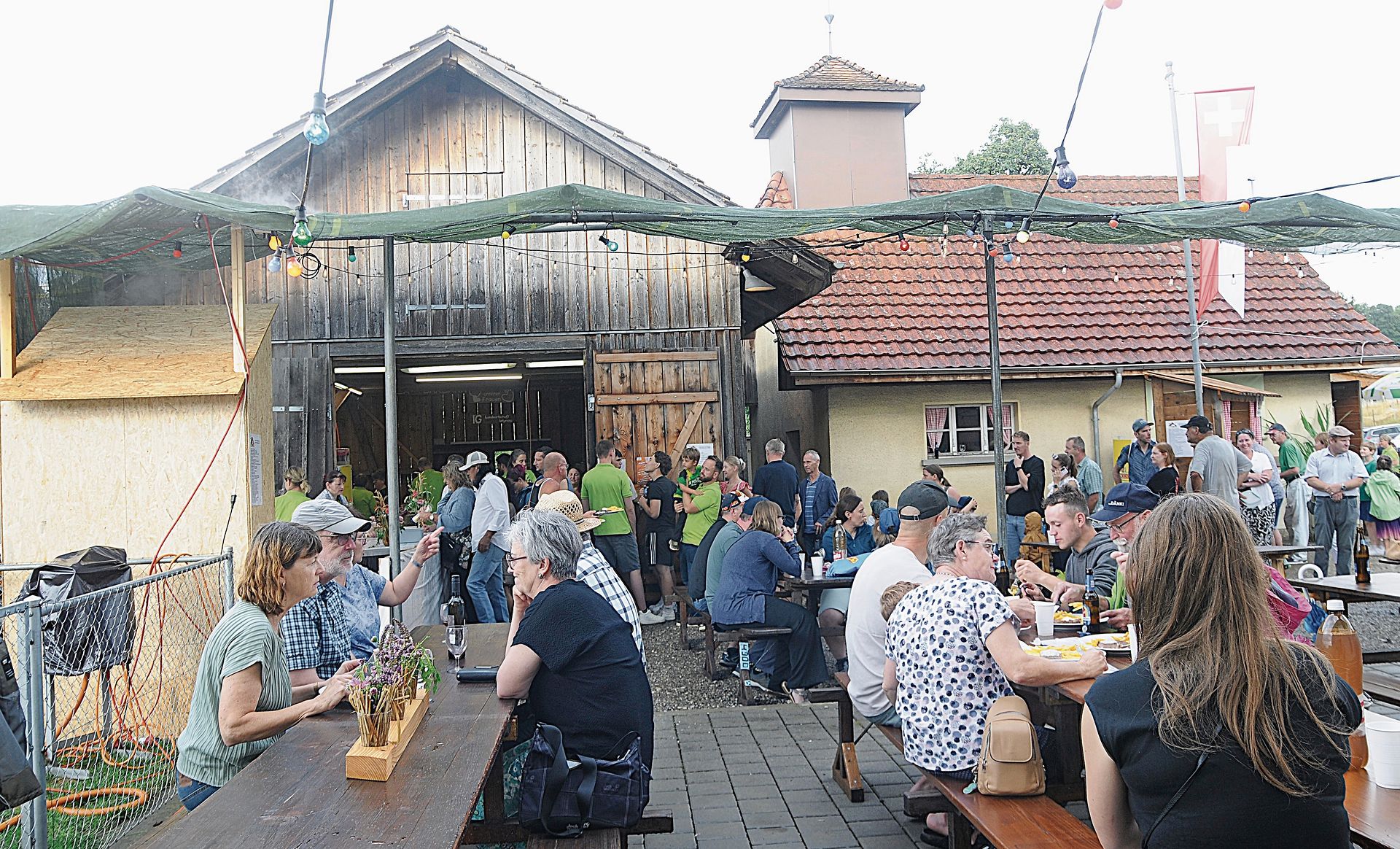 Die «Munihütte» (links) und das alte Spritzenhäuschen beherbergten die Infrastruktur.Bilder: Beat Wyttenbach