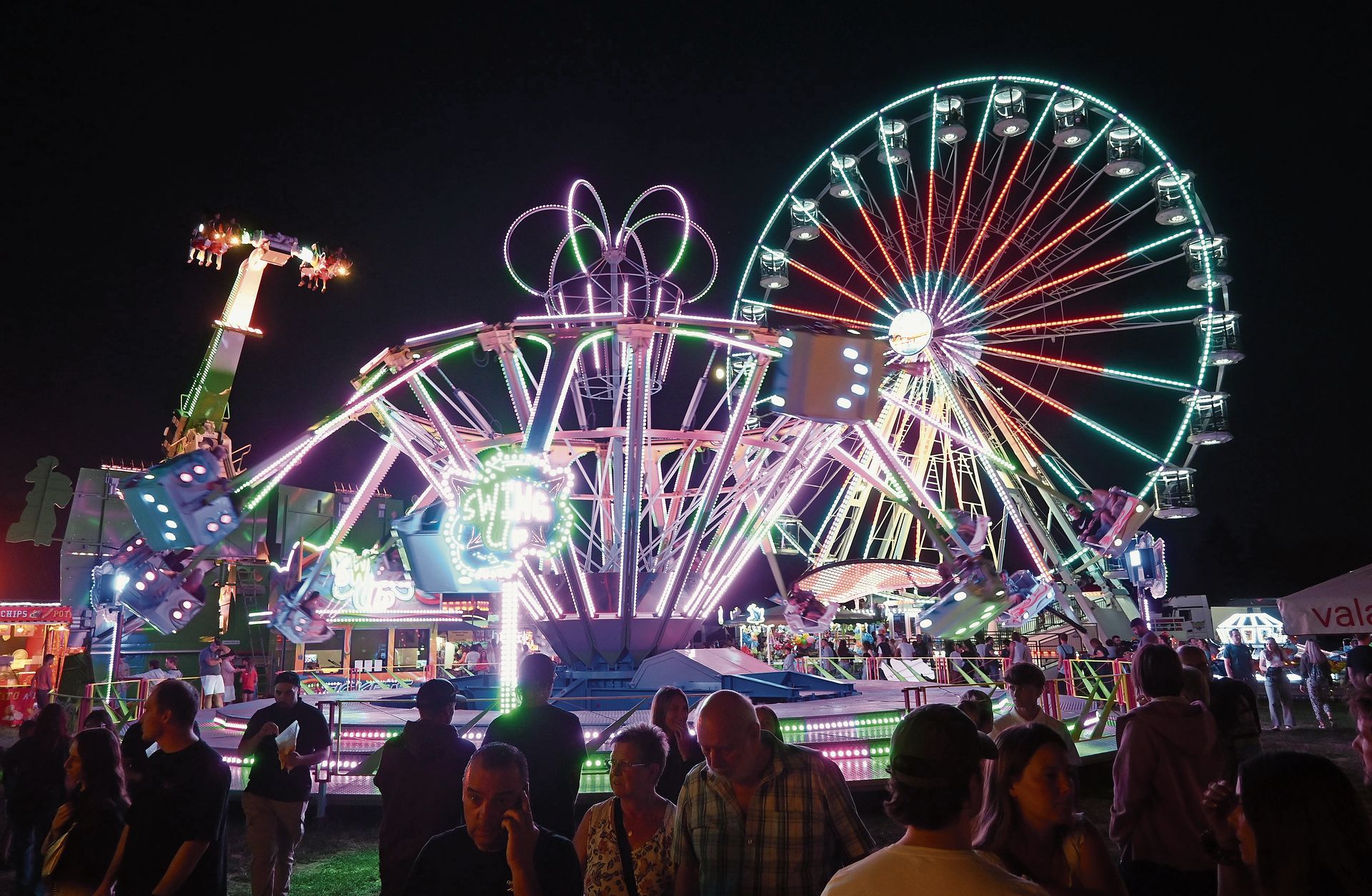 Riesenrad, Swing up oder sogar Hip Hop – im Lunapark hatte man die Qual der Wahl.Bilder: thomas Fürst Riesenrad, Swing up oder sogar Hip Hop – im Lunapark hatte man die Qual der Wahl.Bilder: thomas Fürst