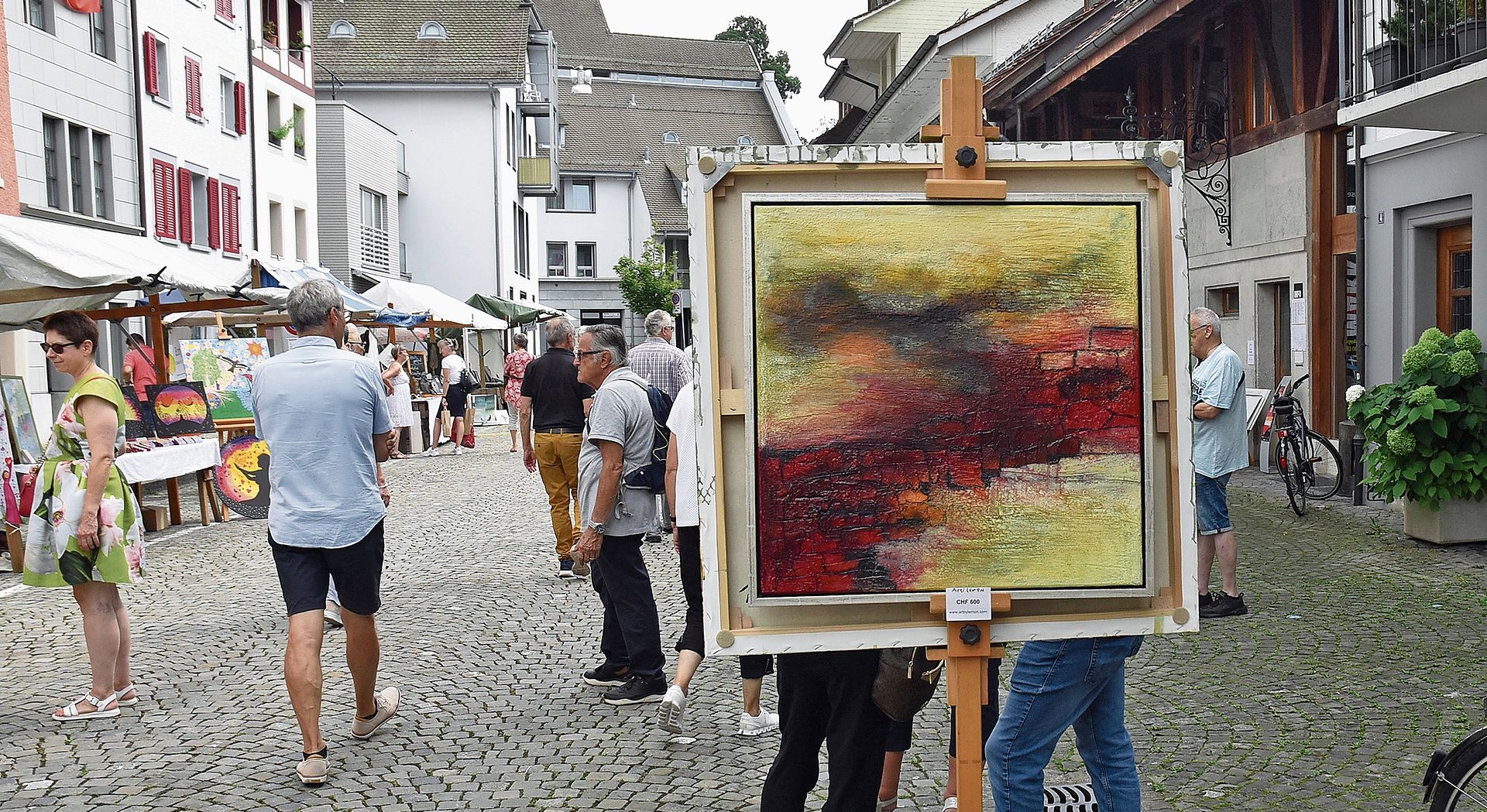 In der Bärengasse befand sich 2021 die Sonderausstellung der Galerie Pitsch Geissbühler mit Werken von treuen Künstlerinnen und Künstlern des Kunstmarktes.Bild: Archiv Alfred Weigel
