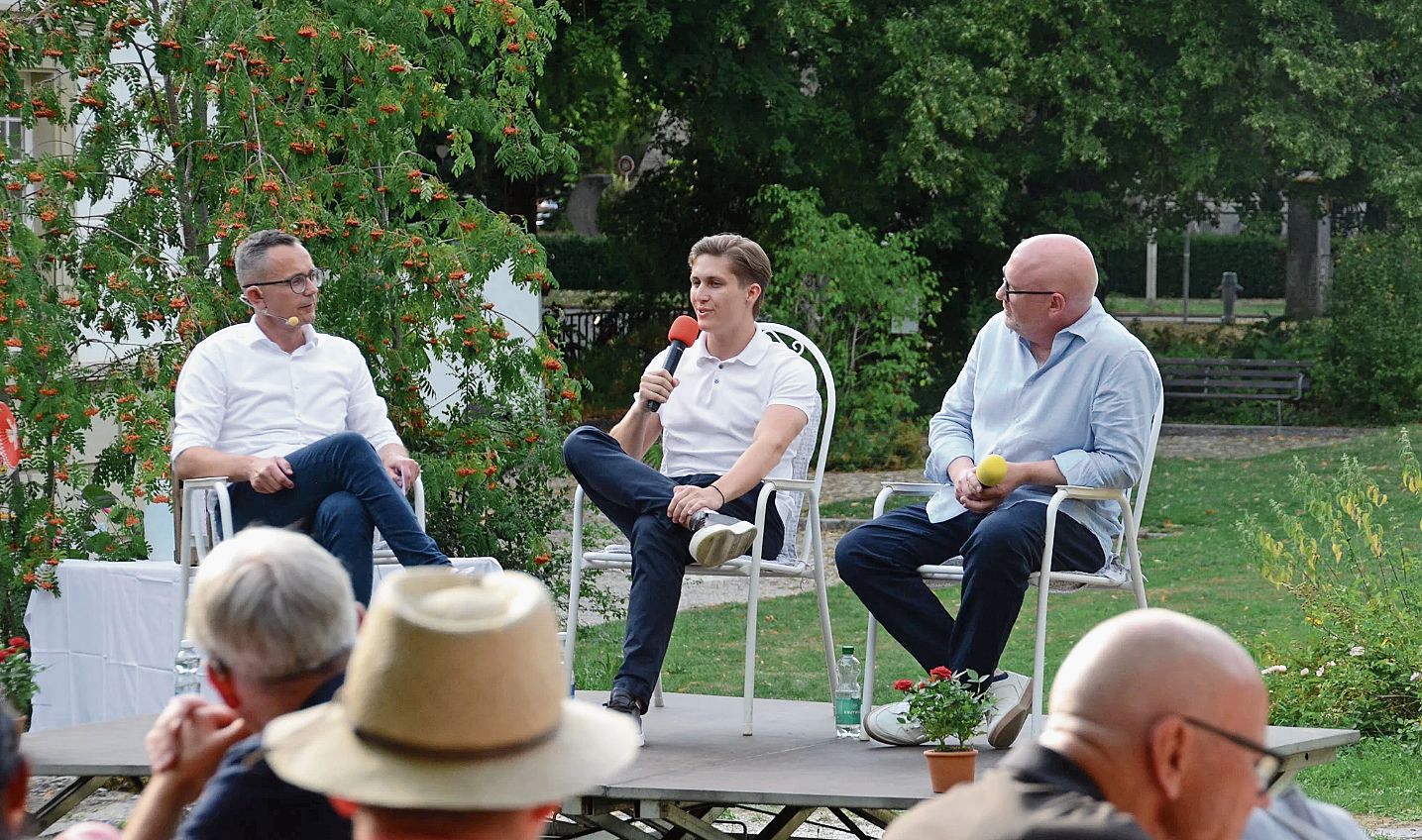 Stadtpräsident André Kirchhofer im Gespräch mit Jungunternehmer Brandon Nock und Heitere-Chef Christoph Bill (von links). Stadtpräsident André Kirchhofer im Gespräch mit Jungunternehmer Brandon Nock und Heitere-Chef Christoph Bill (von links).
