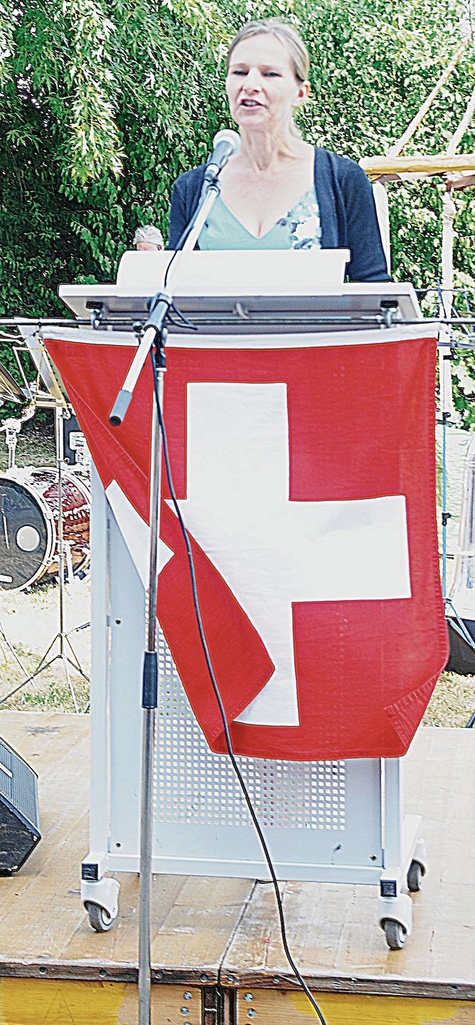 Festrednerin Dr. Lucia Engeli lobte das planerische Vorgehen der Gemeinde im Zusammenhang mit deren Wachstum. Festrednerin Dr. Lucia Engeli lobte das planerische Vorgehen der Gemeinde im Zusammenhang mit deren Wachstum.