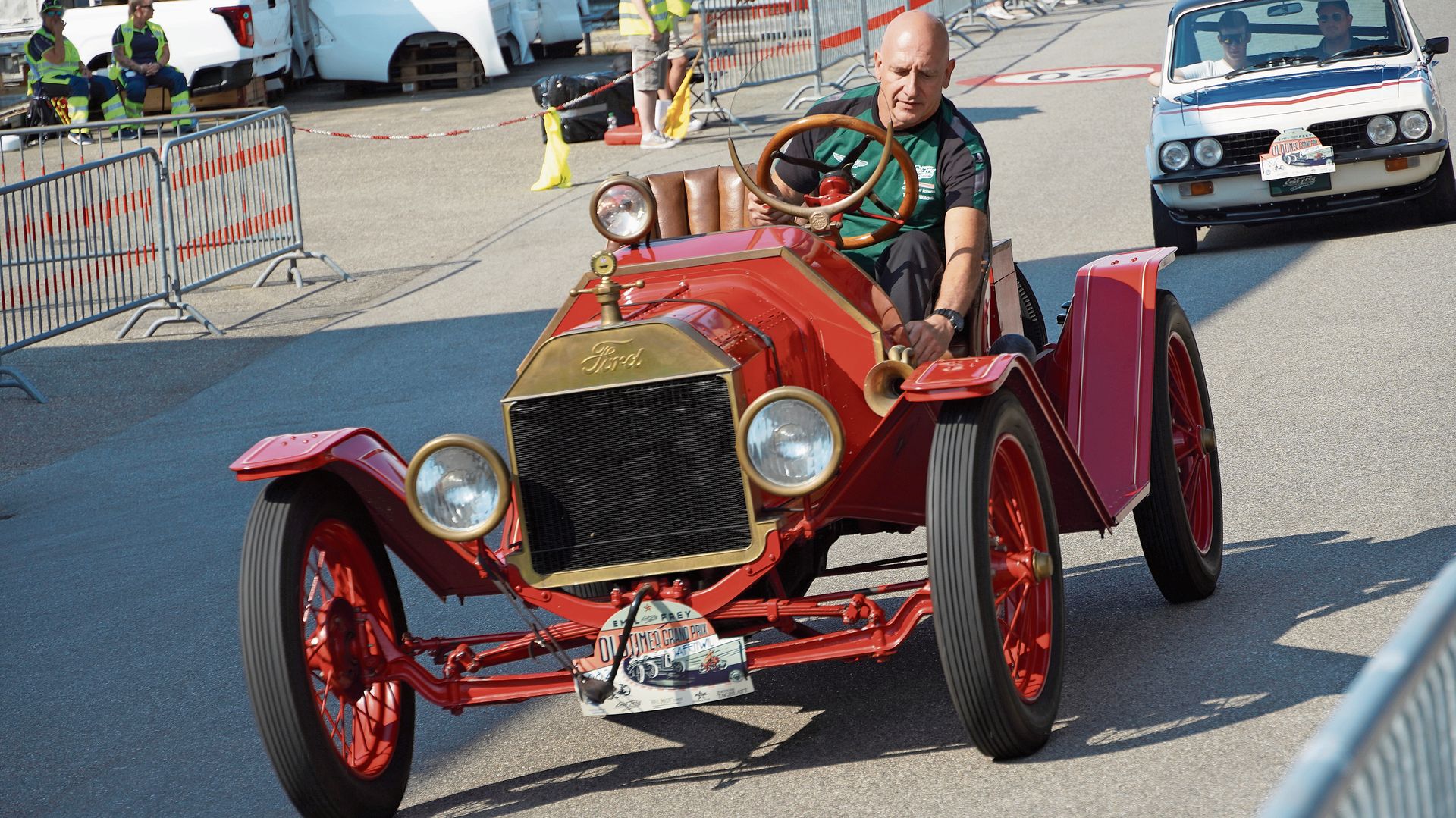 Ein Vorkriegsmodell von Ford mit Handhupe.bilder: Jil Lüscher Ein Vorkriegsmodell von Ford mit Handhupe.bilder: Jil Lüscher