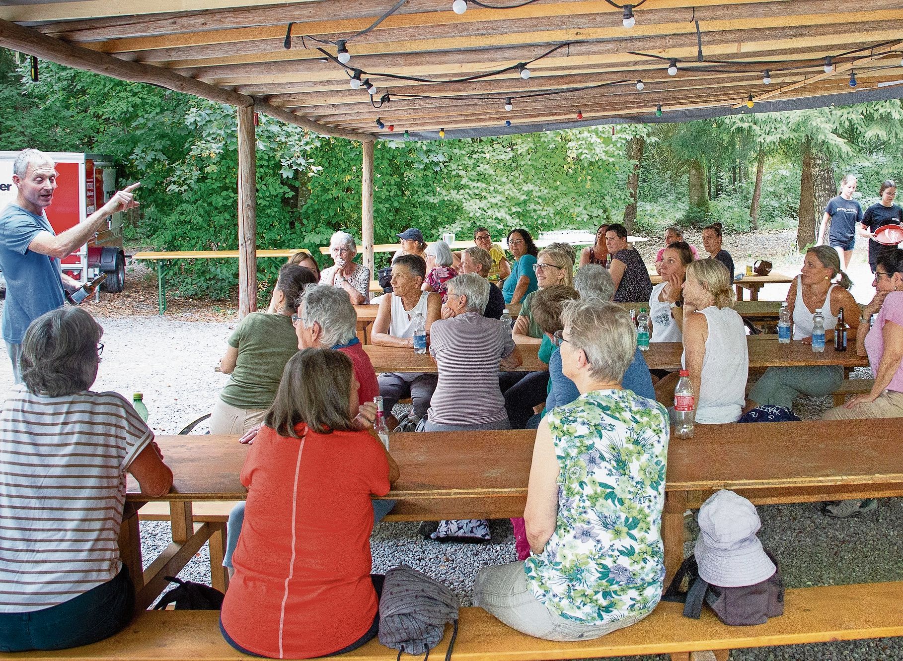 Angekommen beim Waldhaus Felli, ging es zum gemütlichen Teil über.bilder: Regina Lüthi Angekommen beim Waldhaus Felli, ging es zum gemütlichen Teil über.bilder: Regina Lüthi