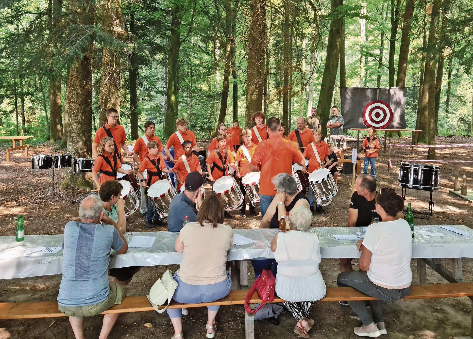 Die Jungtambouren Zofingen-Rothrist sorgten für gute Unterhaltung.Bilder: Peter Aeschlimann Die Jungtambouren Zofingen-Rothrist sorgten für gute Unterhaltung.Bilder: Peter Aeschlimann