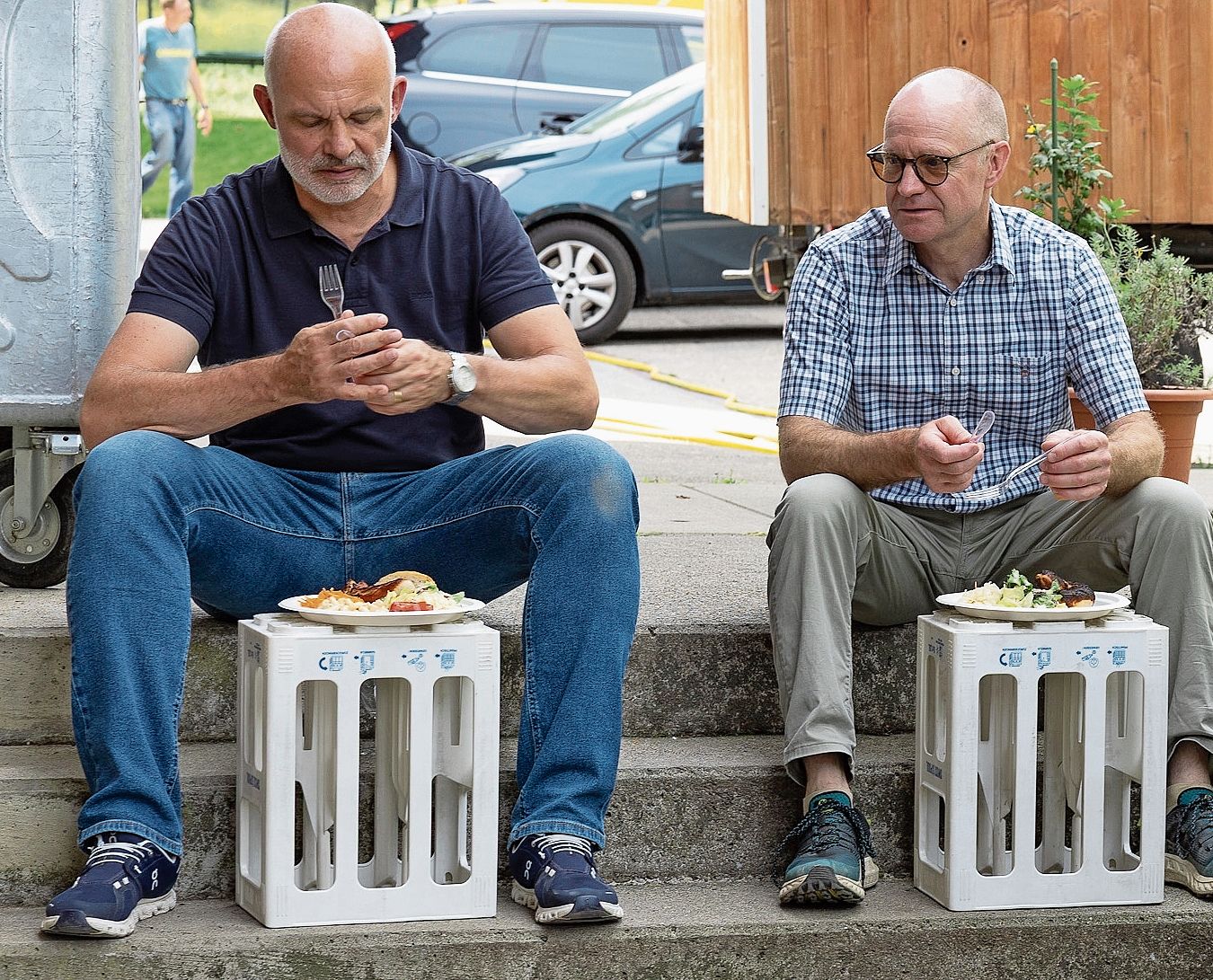 Machten es sich im Freien gemütlich: Markus Müller (l.) und Andreas Haller vom Rotary Club. Machten es sich im Freien gemütlich: Markus Müller (l.) und Andreas Haller vom Rotary Club.