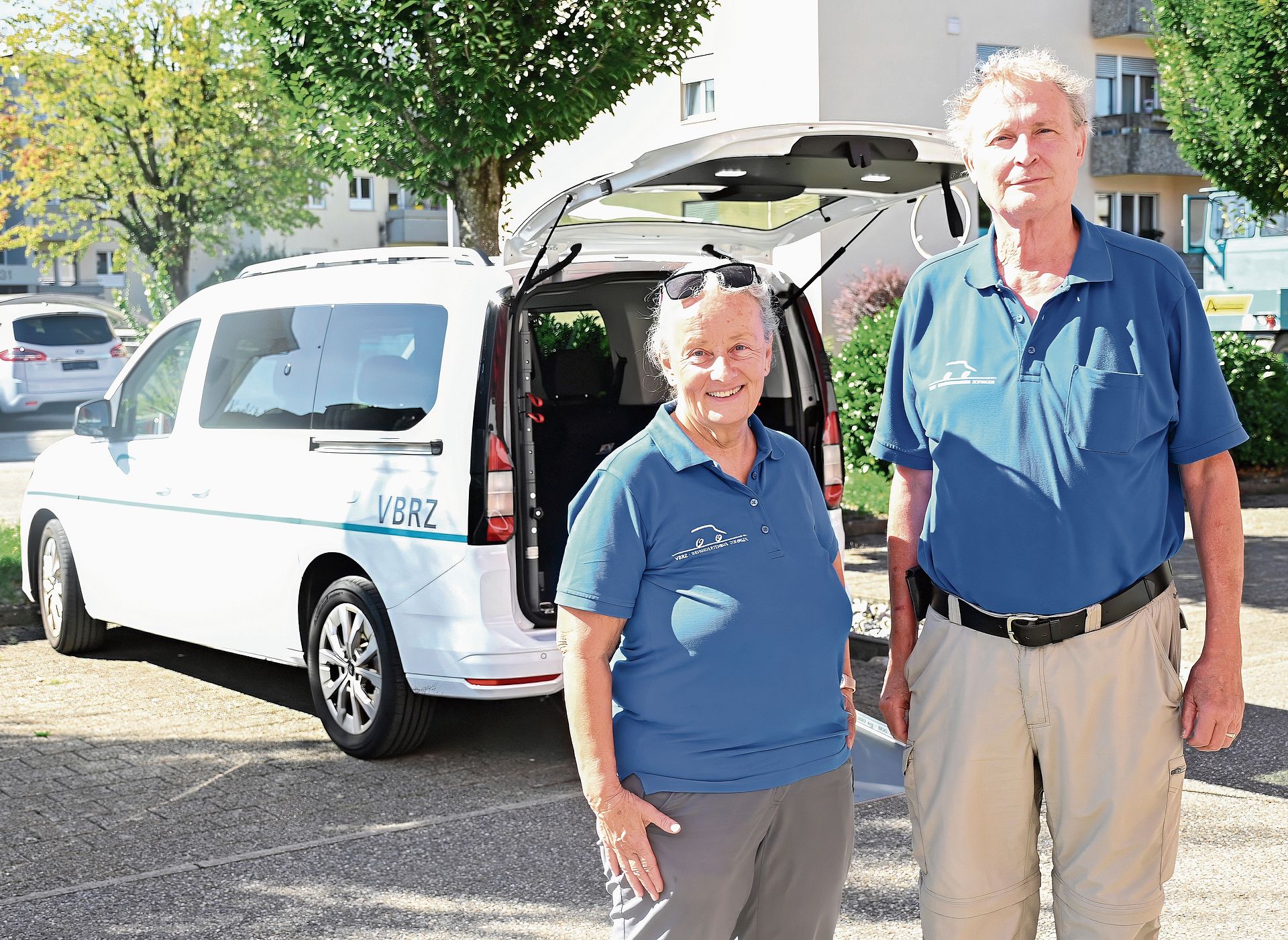 Iris Schär und Hans Martin Haldemann geniessen den Kontakt mit ihren Fahrgästen.bild: manuel Arnold Iris Schär und Hans Martin Haldemann geniessen den Kontakt mit ihren Fahrgästen.bild: manuel Arnold