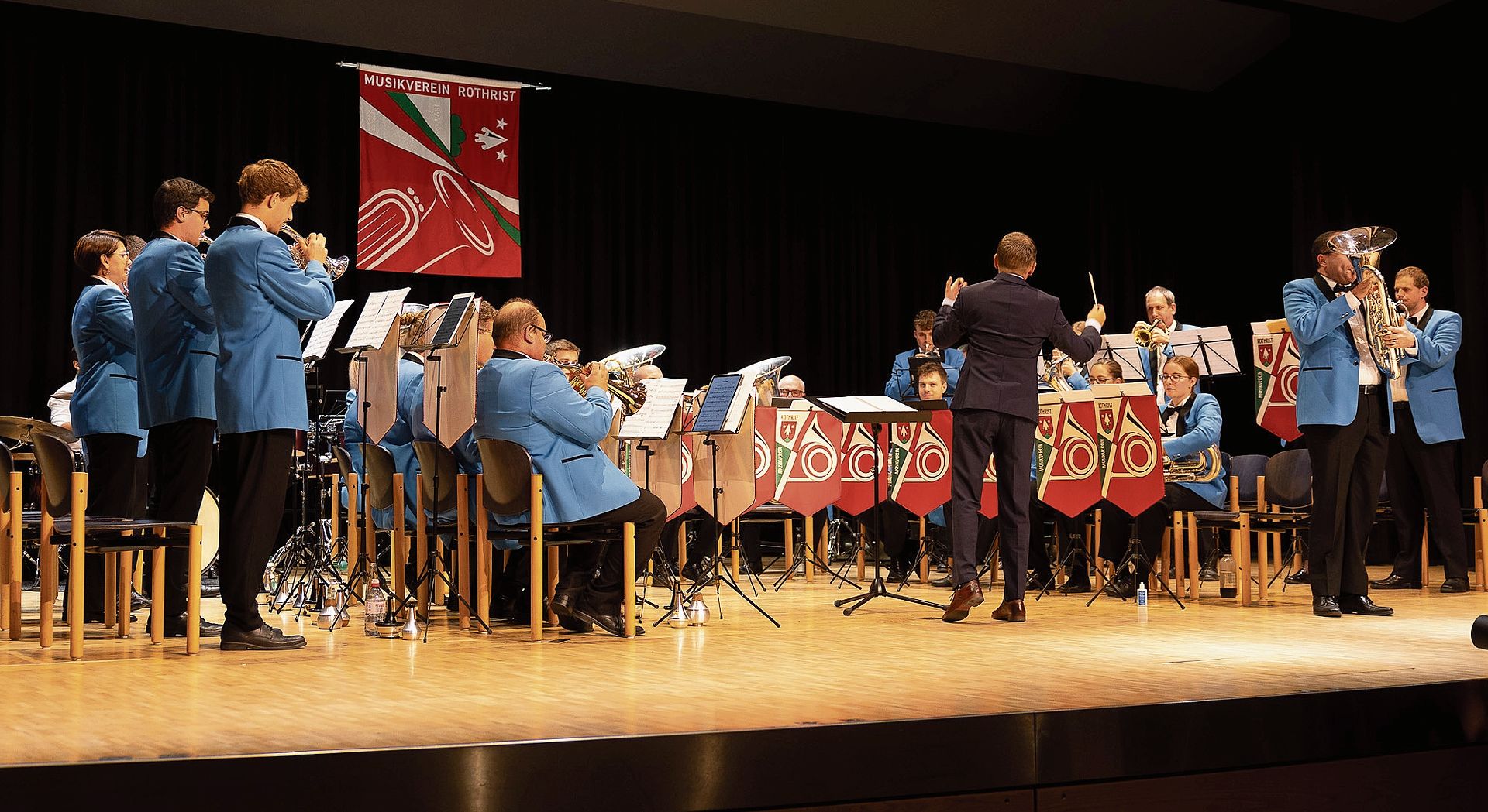 Die Brass Band Lenzburg Band A bestritt den zweiten Teil des Abends. Die Brass Band Lenzburg Band A bestritt den zweiten Teil des Abends.