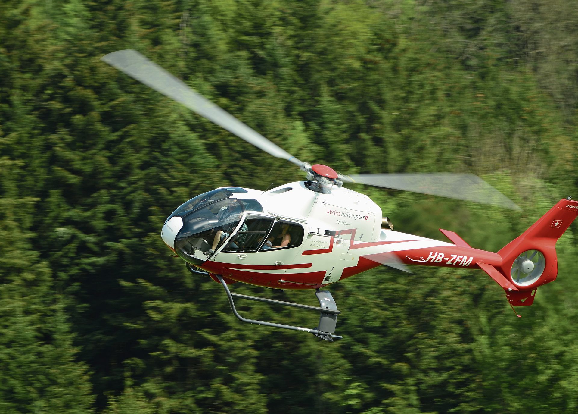 Dank Swiss Helicopter geht es für die Besucher der BRIGA in die Luft.Bild: Markus Jaussi