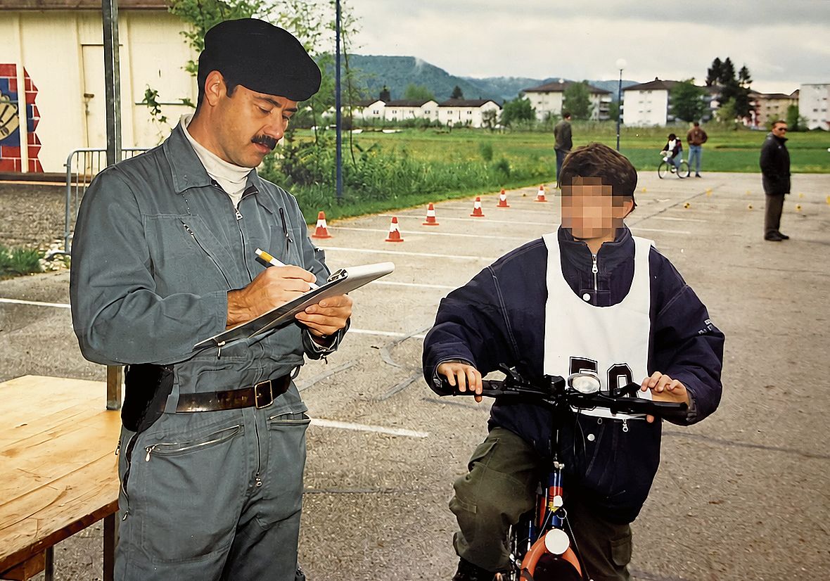 Stefan Wettstein im Einsatz während einer Veloprüfung Ende der Achtzigerjahre.Bild: zvg