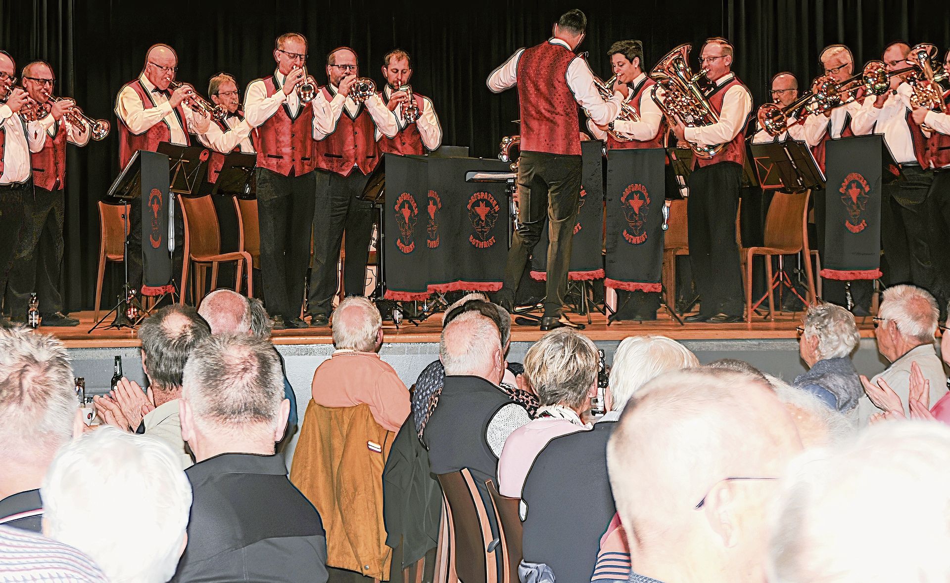 Frühschoppen-Konzert: Die Rothrister Dorfspatzen machten den Anfang. Frühschoppen-Konzert: Die Rothrister Dorfspatzen machten den Anfang.